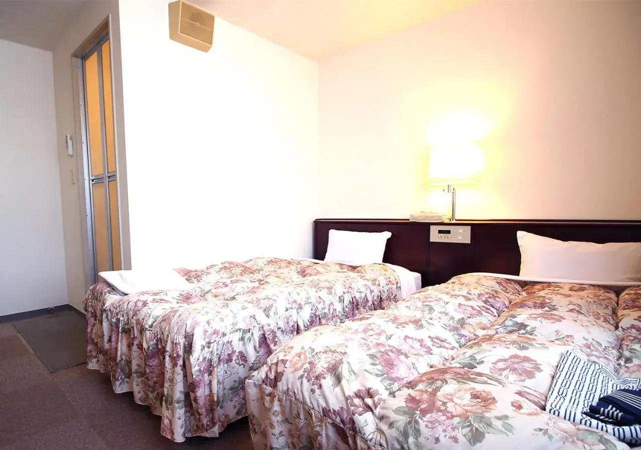 Bed in Royal Inn Shinyamaguchi Ekimae Bed in Royal Inn Shinyamaguchi Ekimae