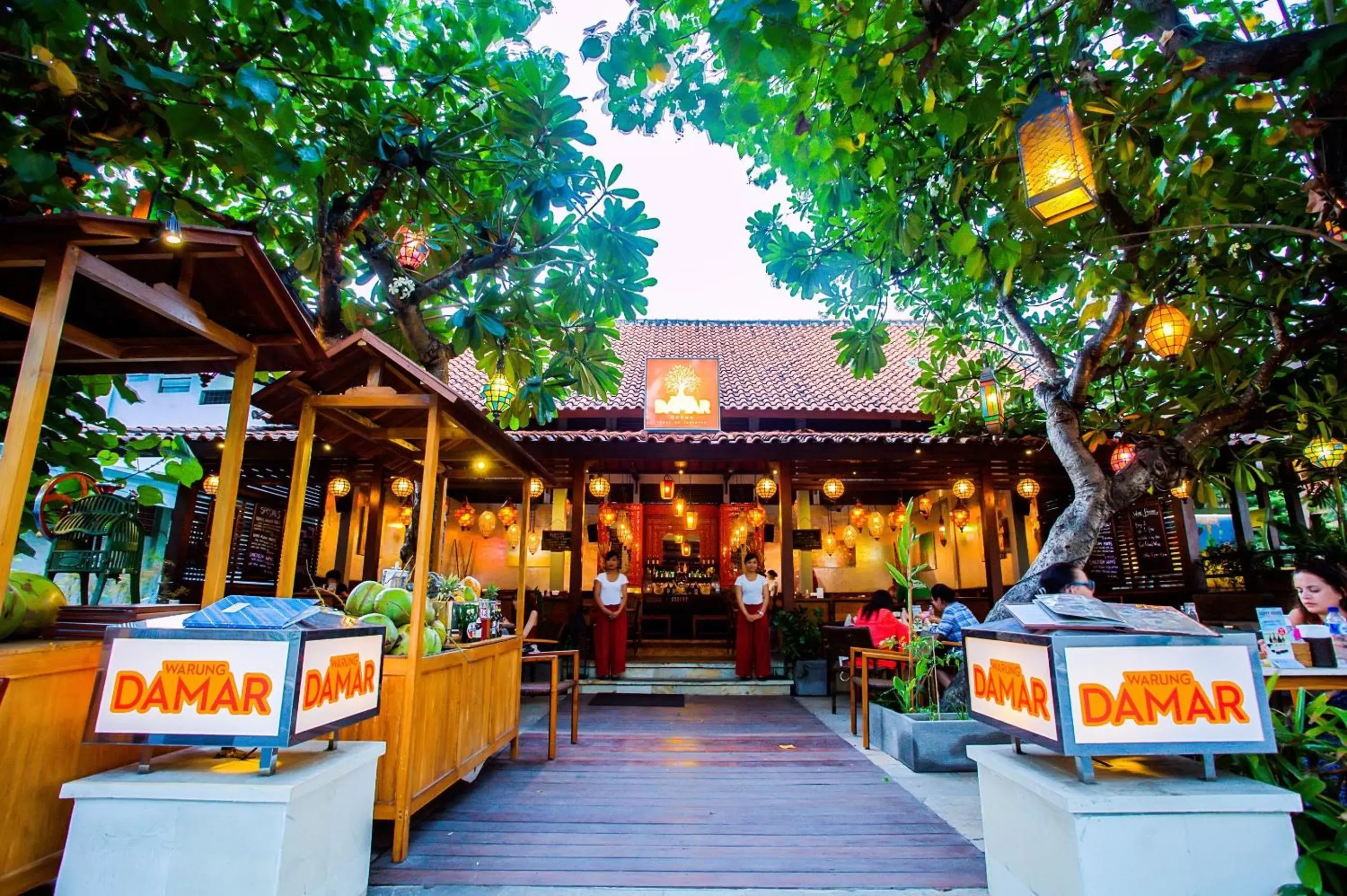 Restaurant/Places to Eat in Bali Garden Beach Resort