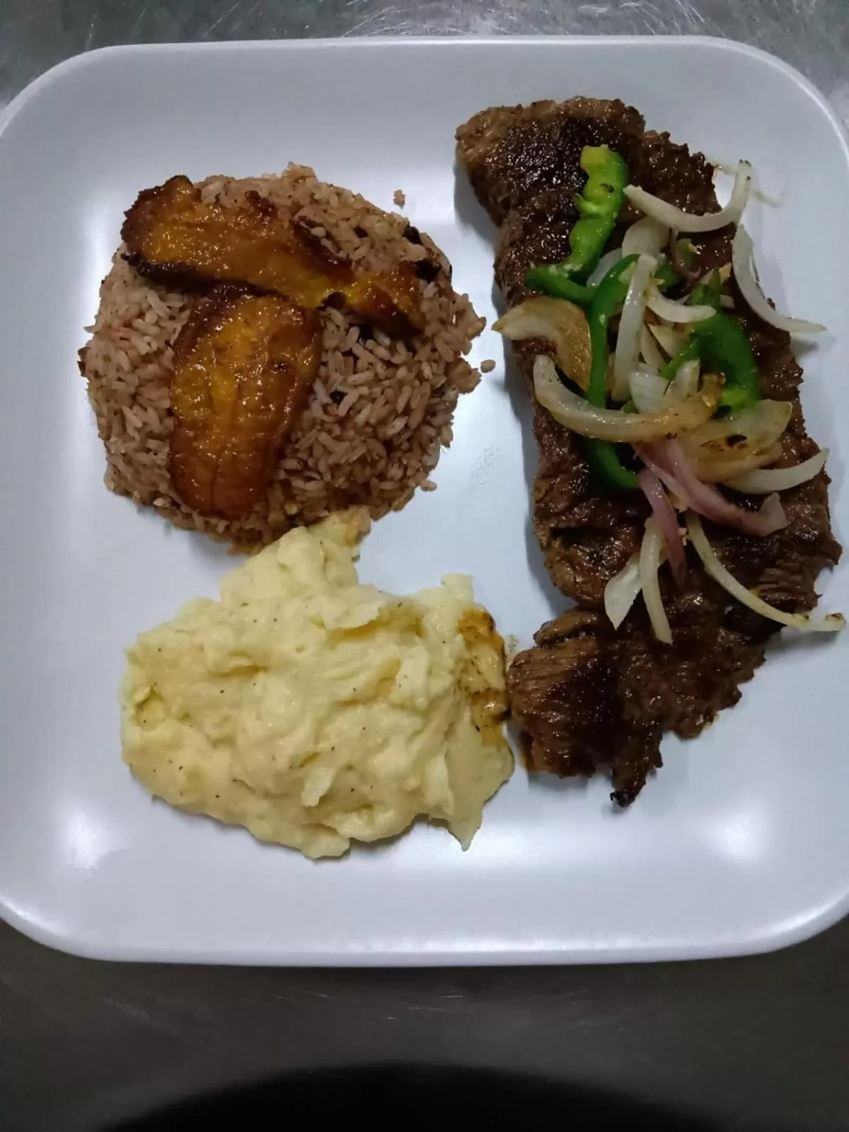 Restaurant/places to eat in Sunshine View Hotel and Restaurant