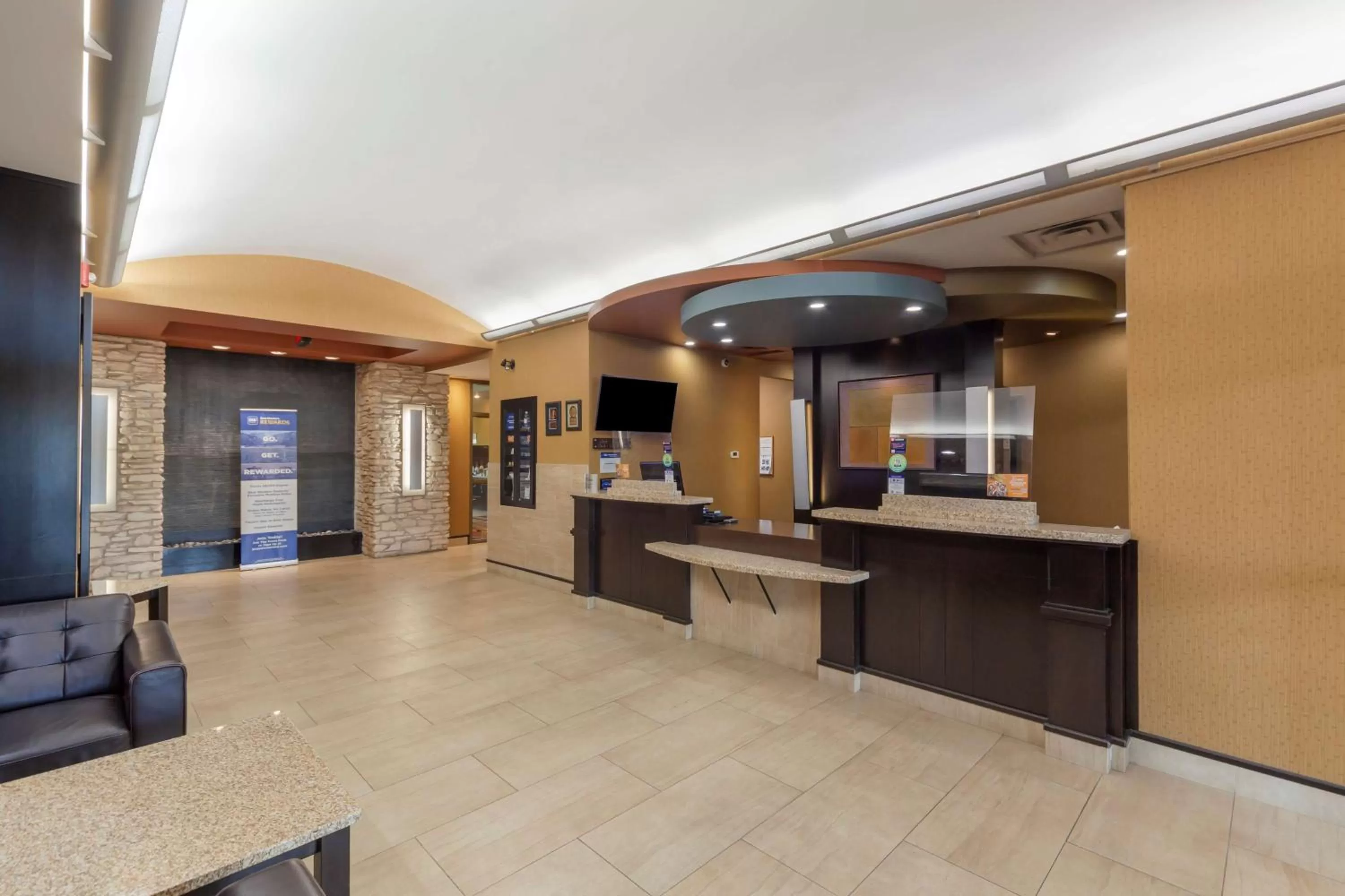 Lobby or reception in Best Western Plus Sherwood Park Inn & Suites