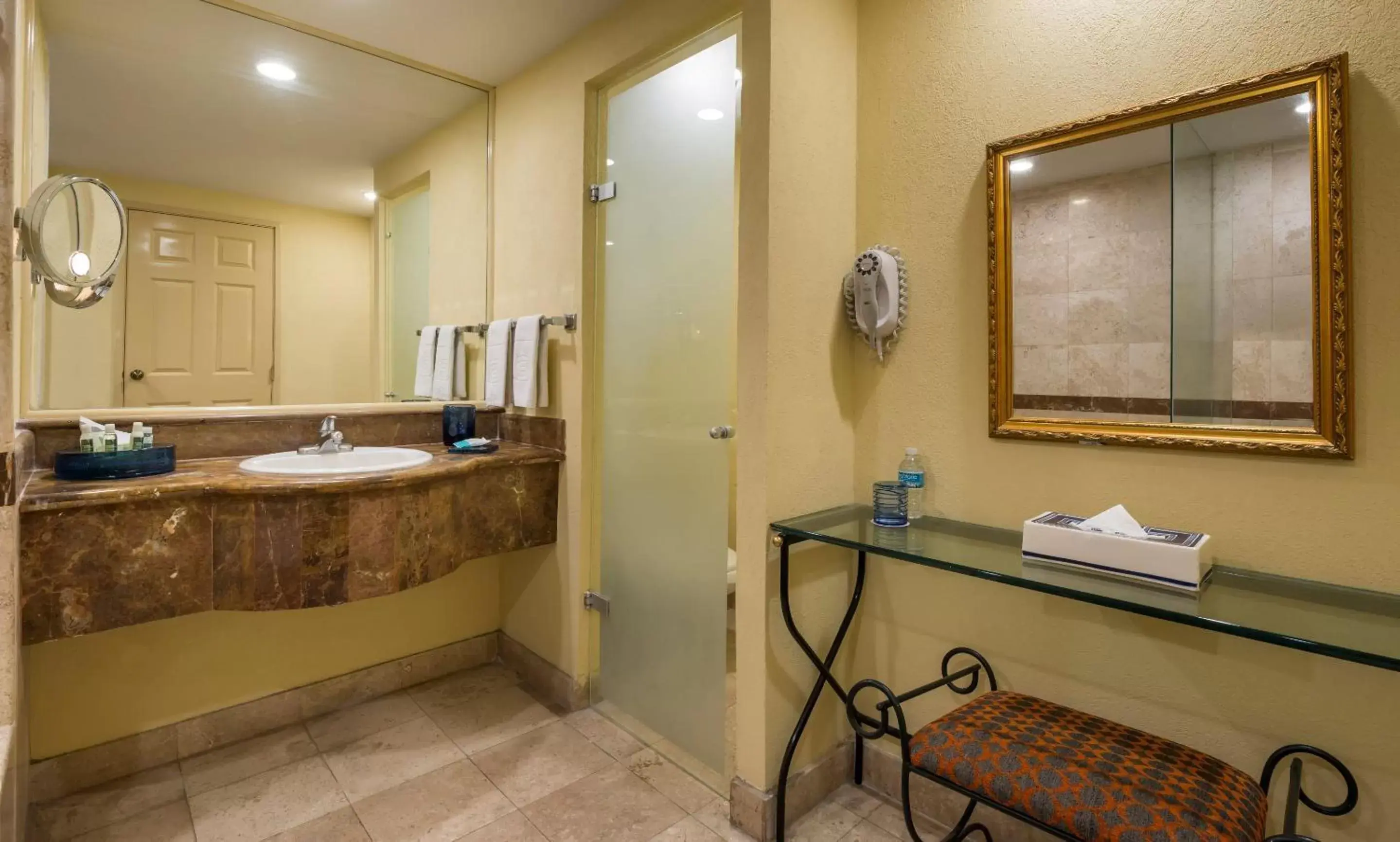 Bathroom in Camino Real Puebla Angelopolis