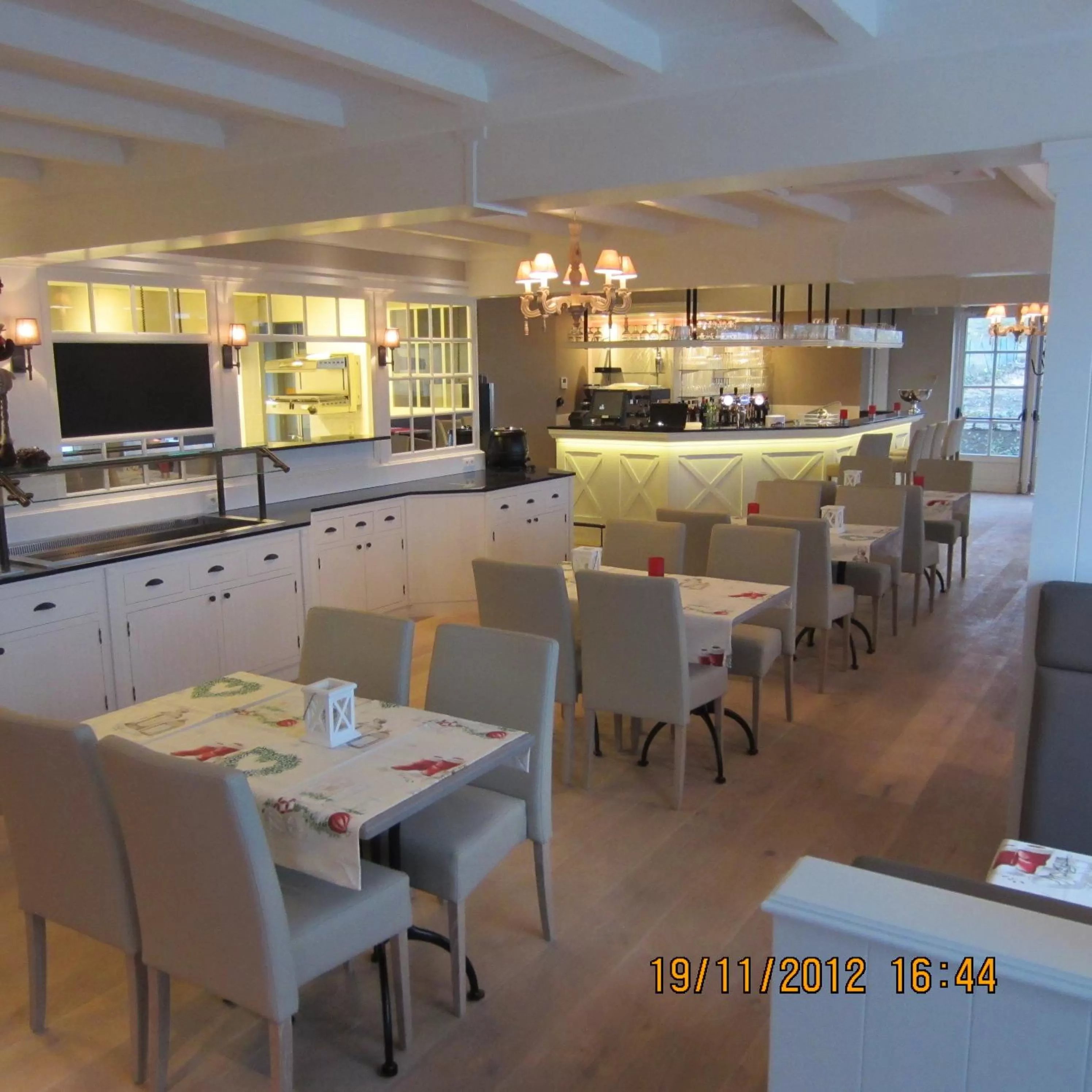 Restaurant/places to eat in Ara Dune Hotel