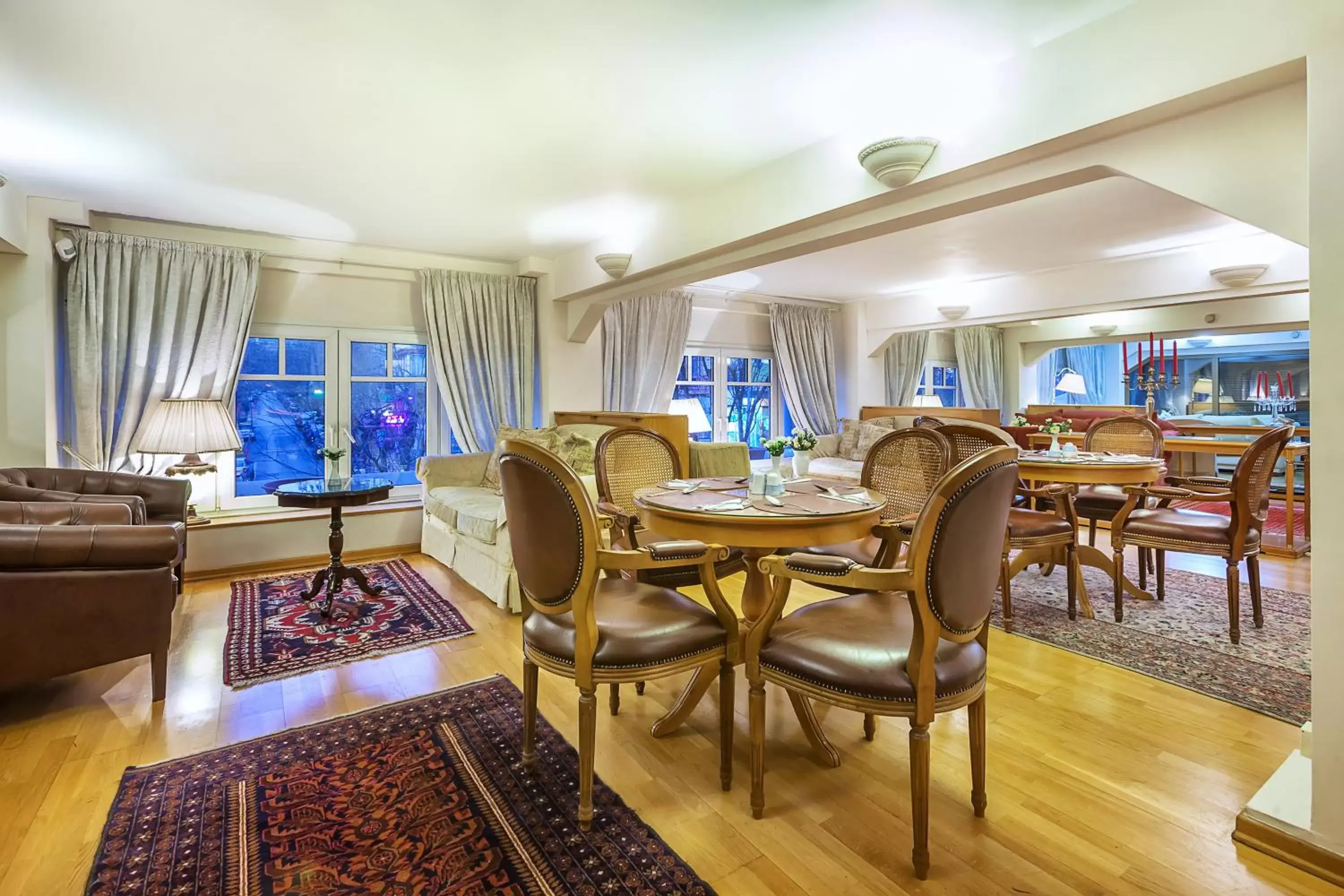 Restaurant/places to eat in Minerva Premier Hotel Restaurant/places to eat in Minerva Premier Hotel