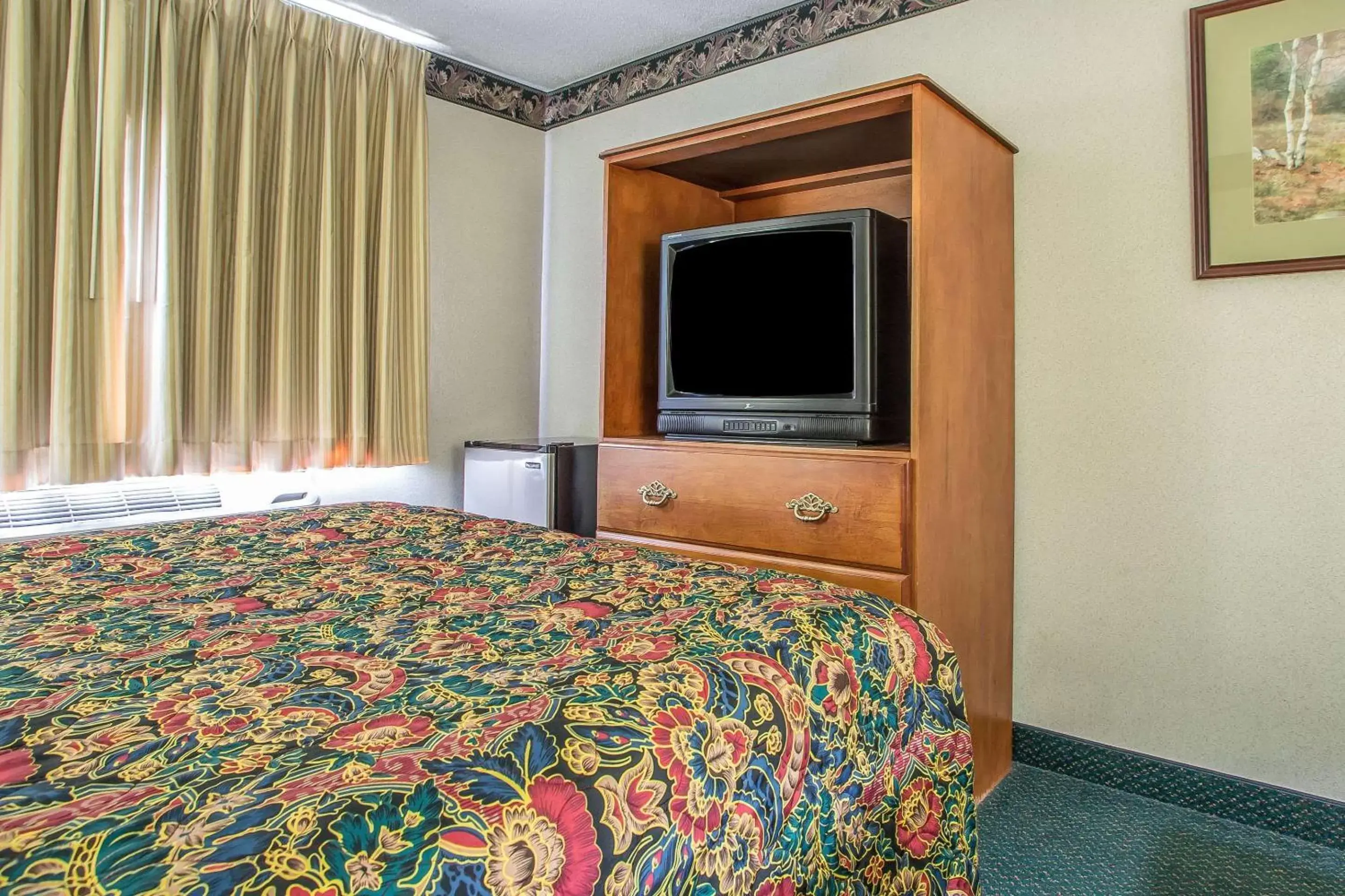 Photo of the whole room, Bed in Rodeway Inn Photo of the whole room, Bed in Rodeway Inn