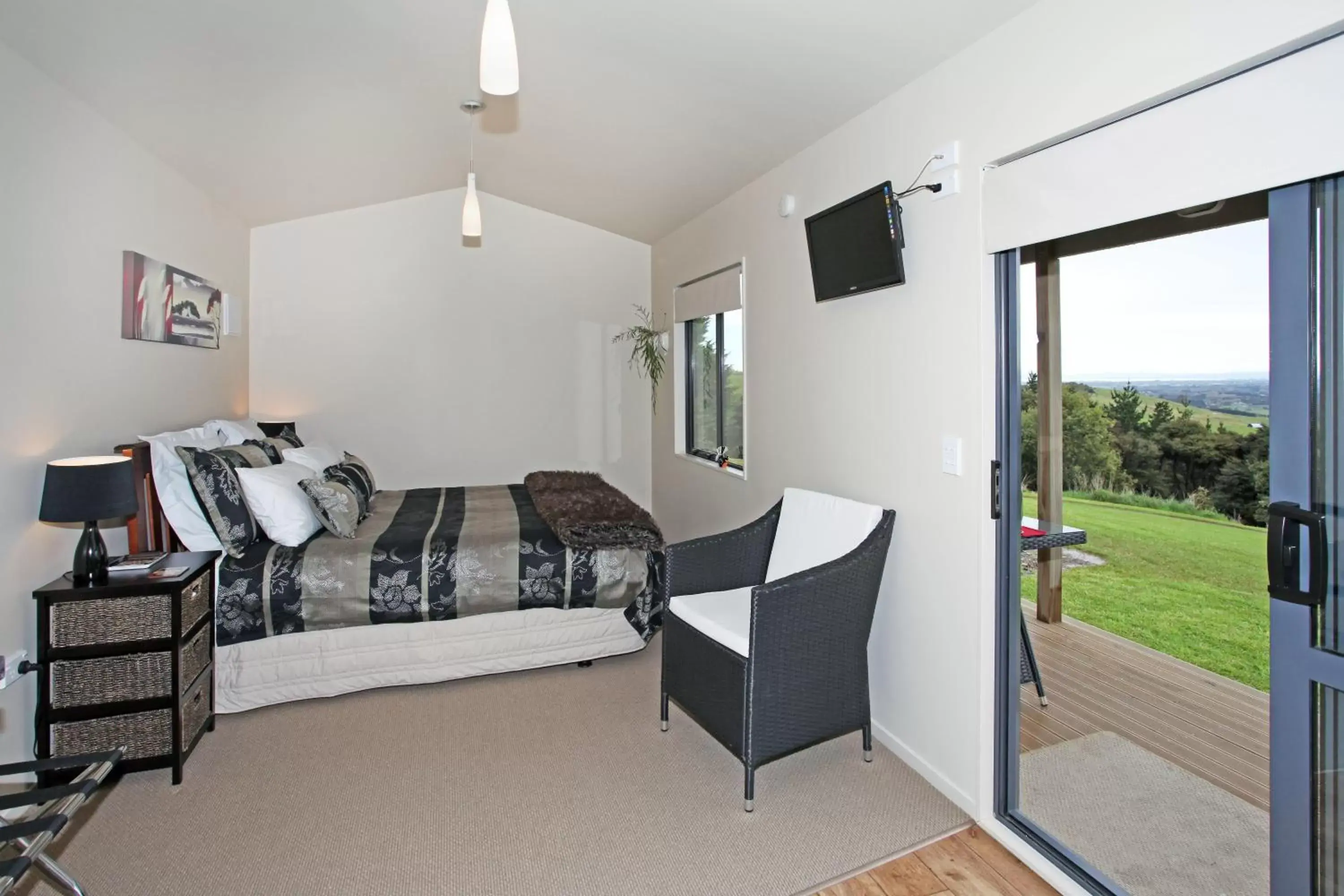 Bed, Room Photo in Auckland Country Cottages