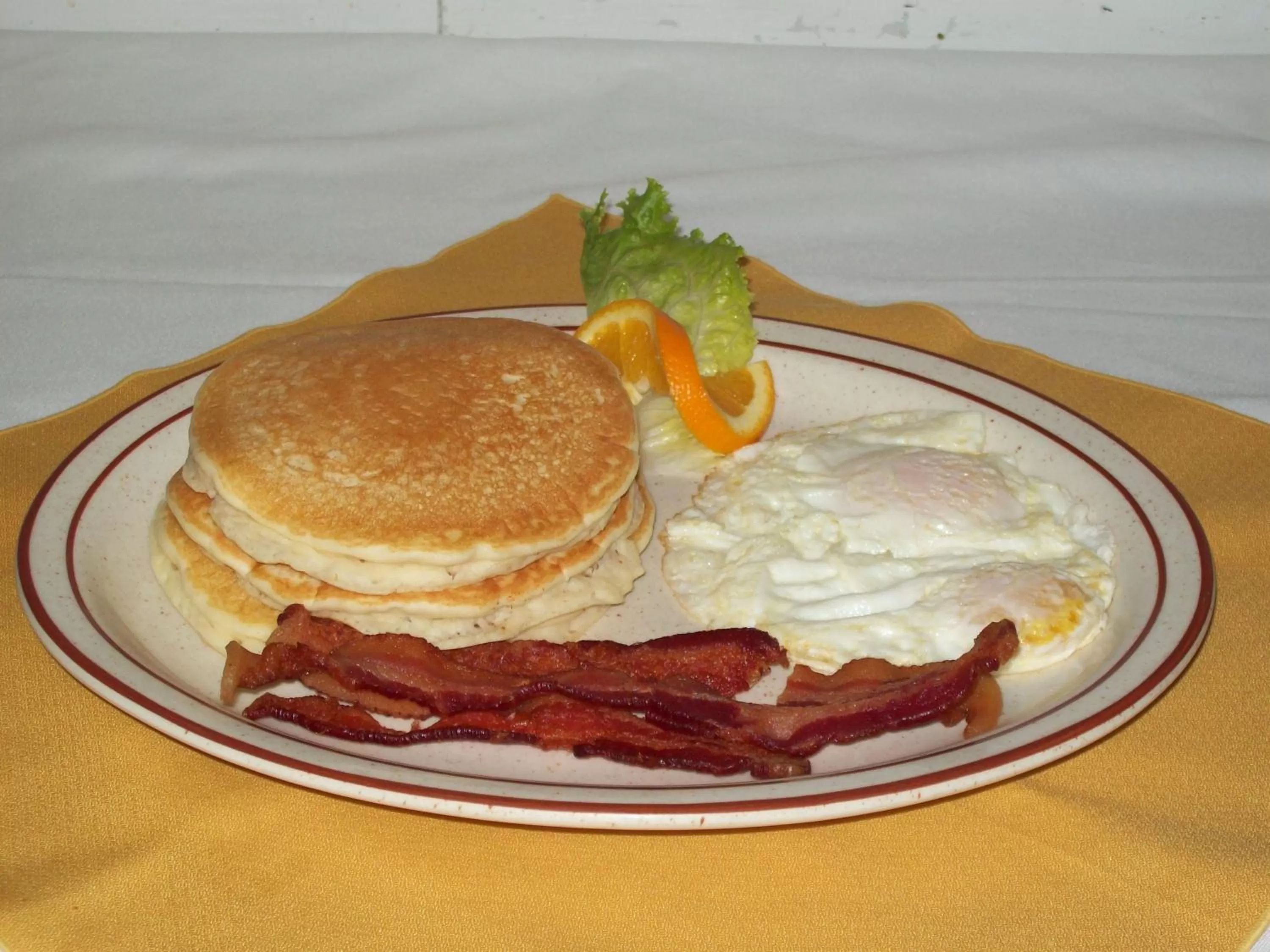 Breakfast, Food in Howard Johnson by Wyndham Raton