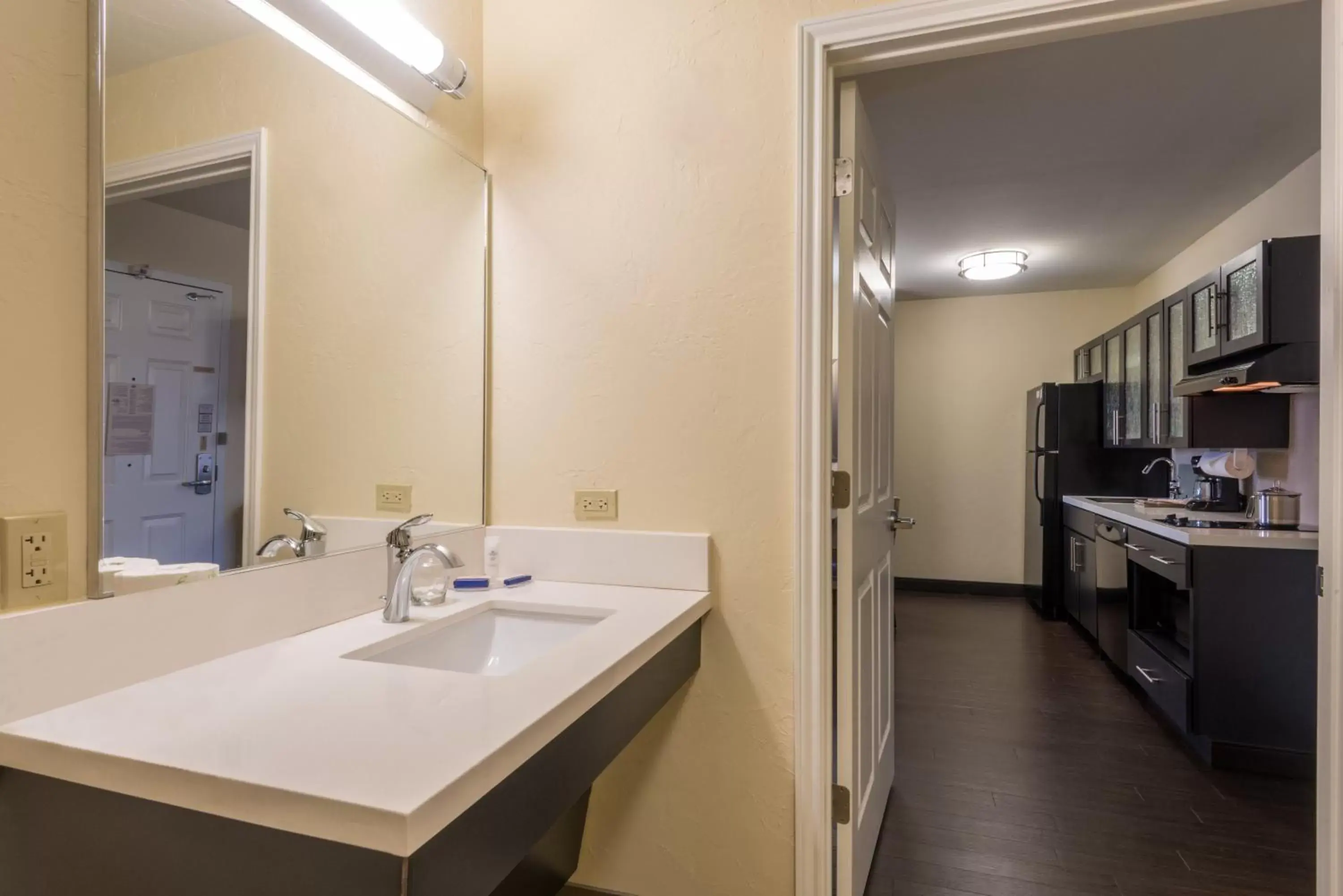 Bedroom, Bathroom in Candlewood Suites Del City, an IHG Hotel