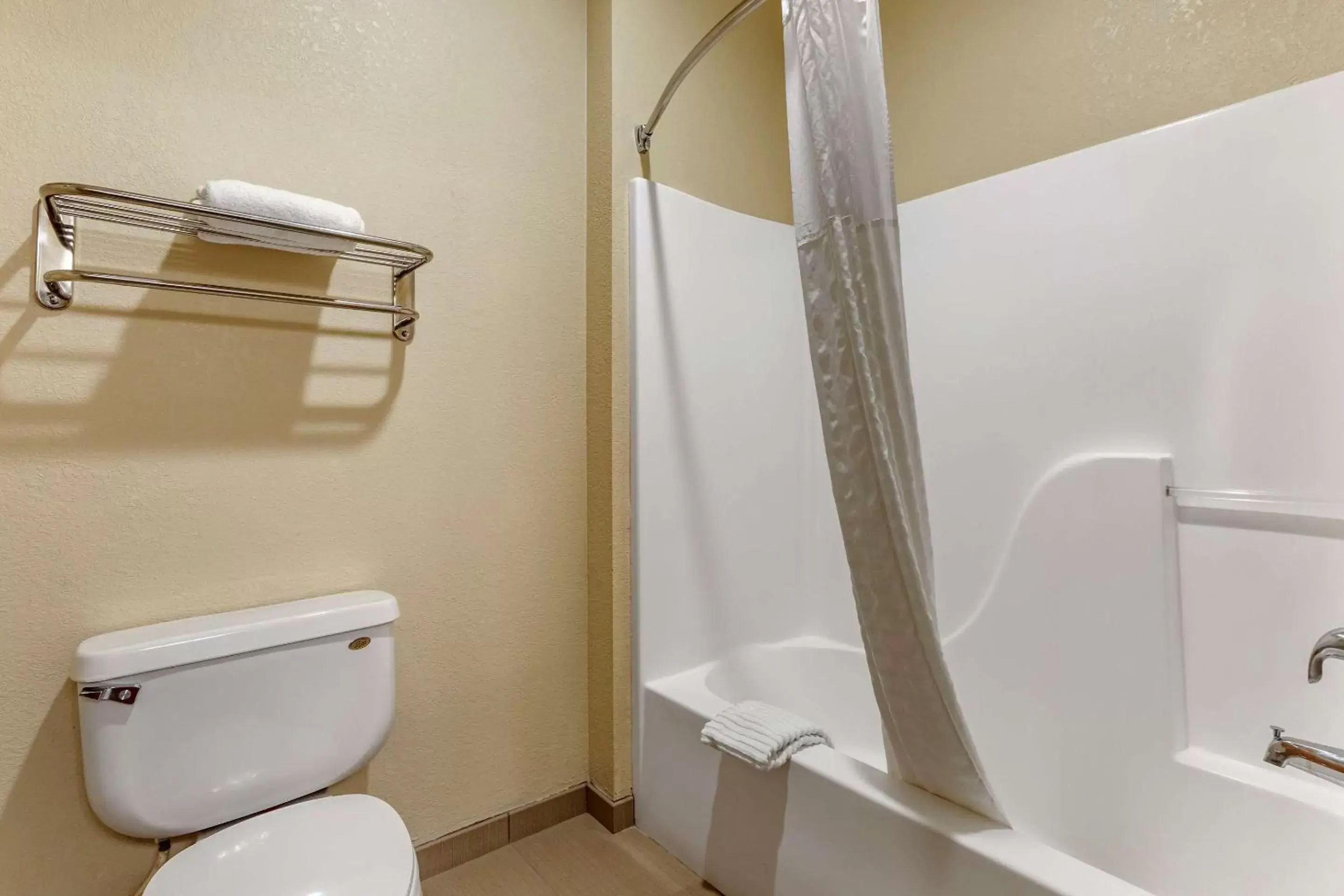 Bathroom in Comfort Inn & Suites North Tucson Marana