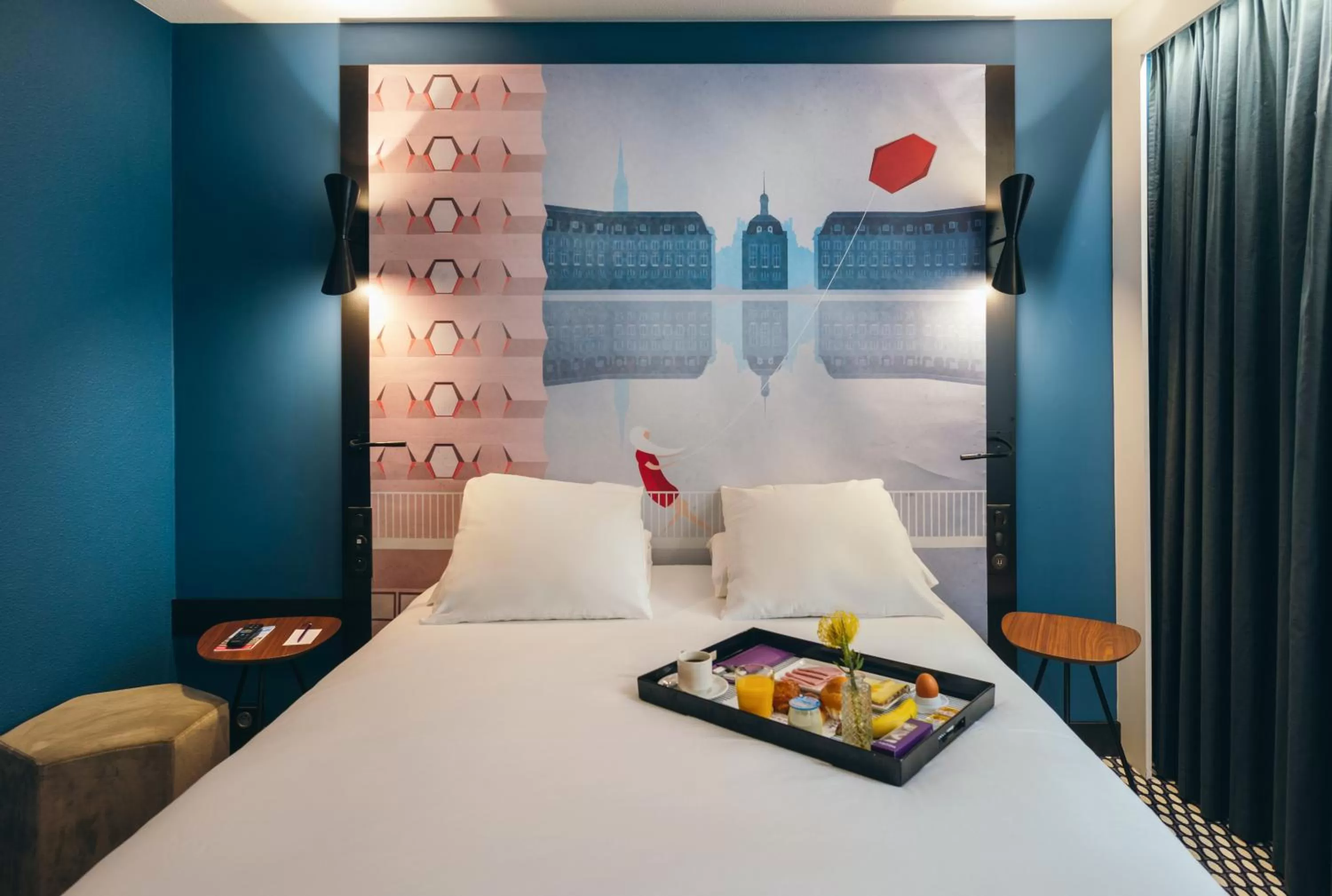 Breakfast, Bed in Mercure Bordeaux Centre Ville