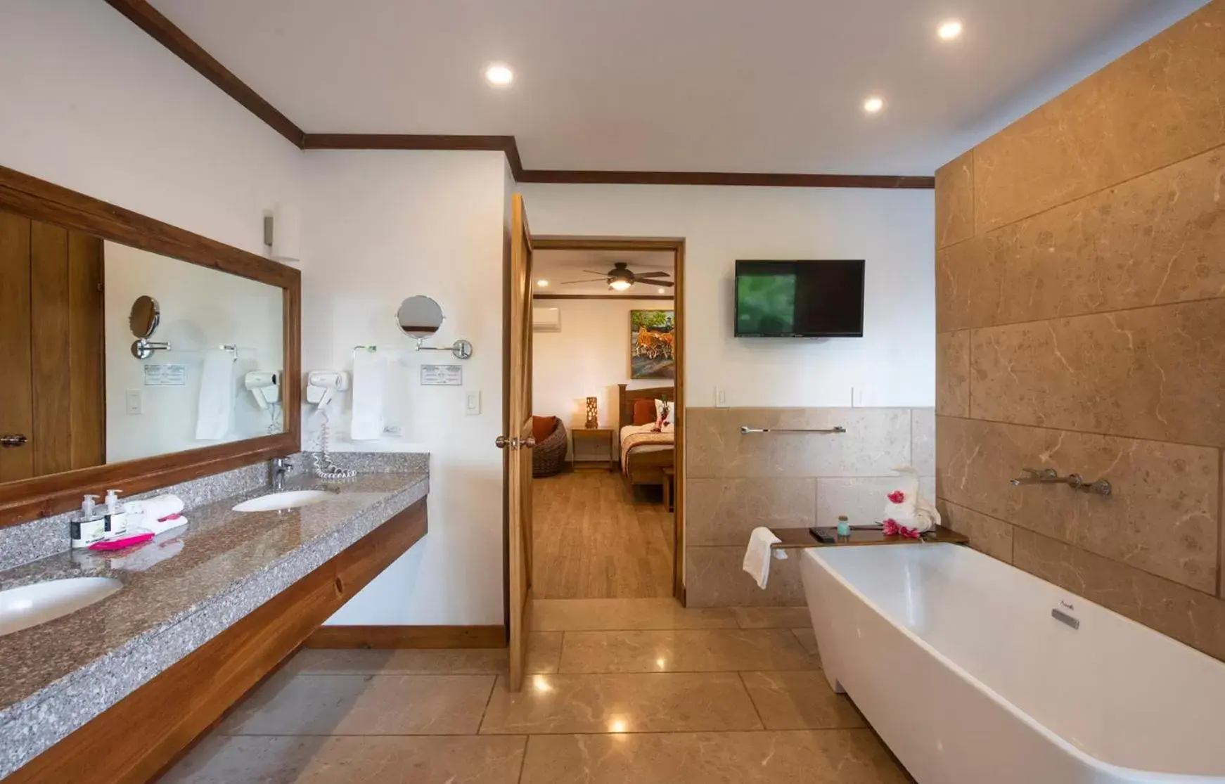 Bathroom in Hacienda Guachipelin Volcano Ranch Hotel & Hot Springs