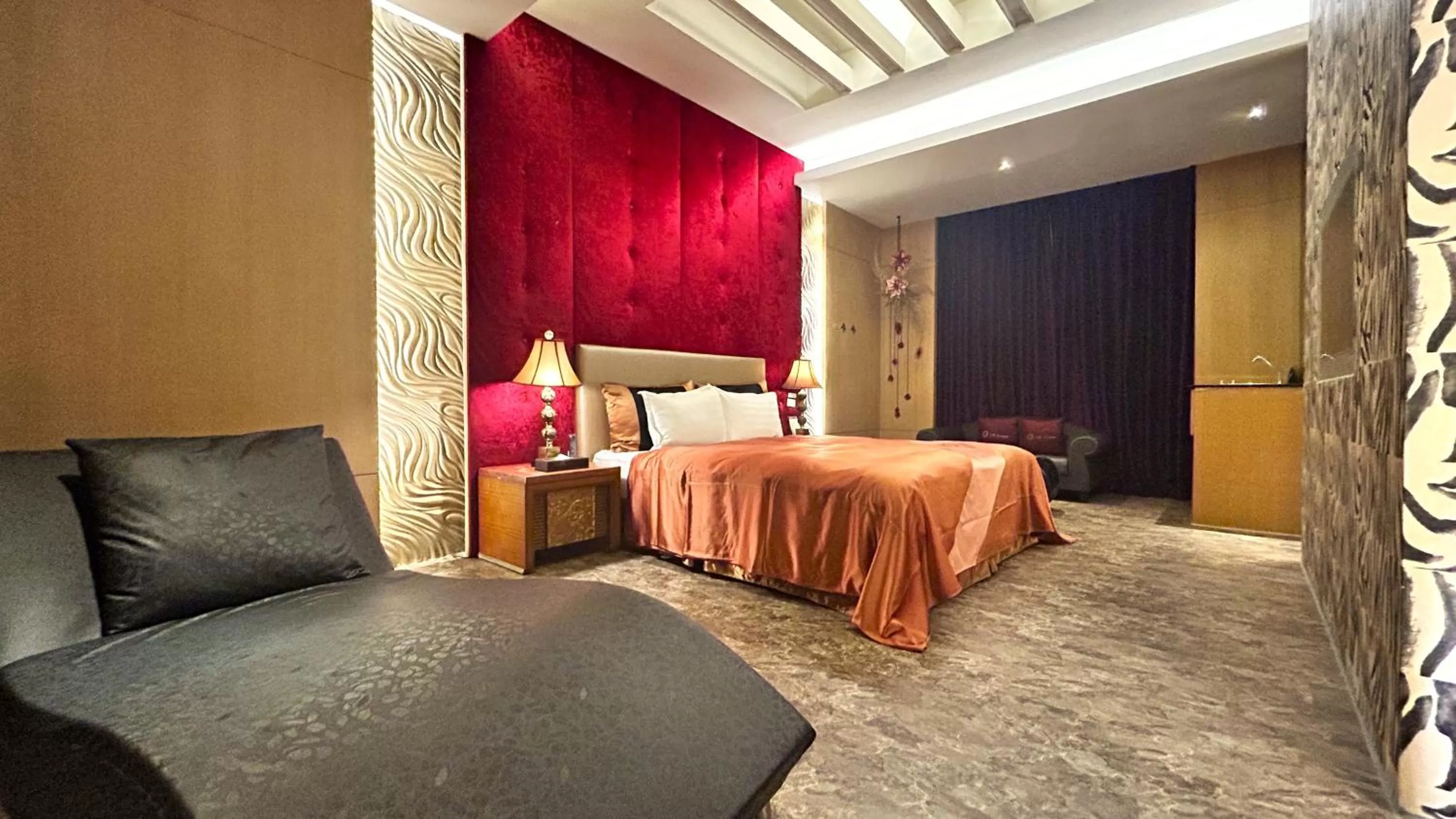 Photo of the whole room, Bed in Shining Motel