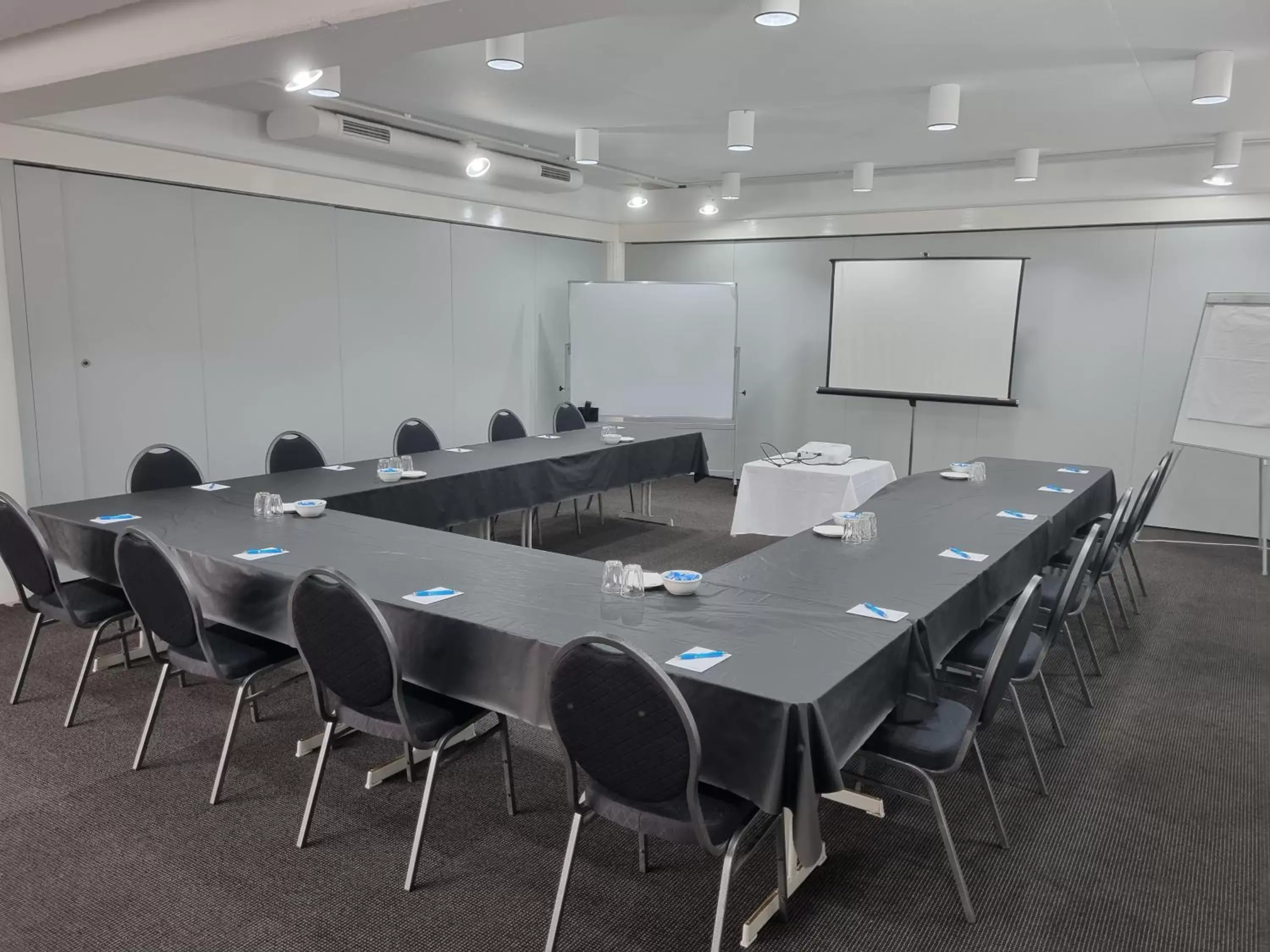Meeting/conference room in Mantra Bathurst