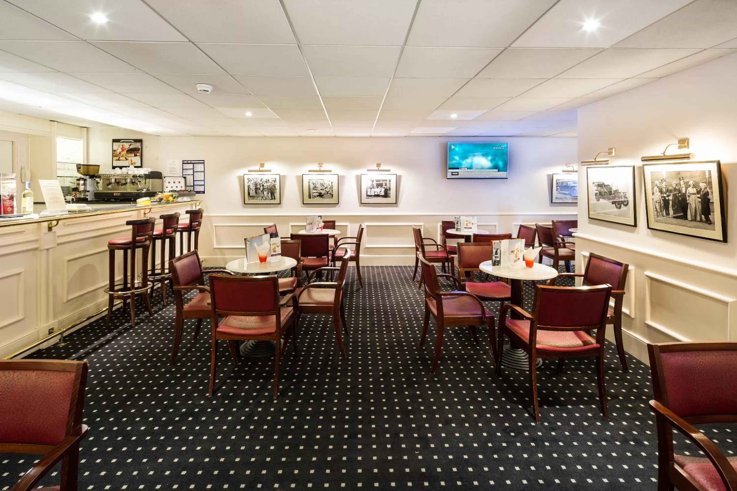 Restaurant/places to eat in Mercure Lourdes Impérial