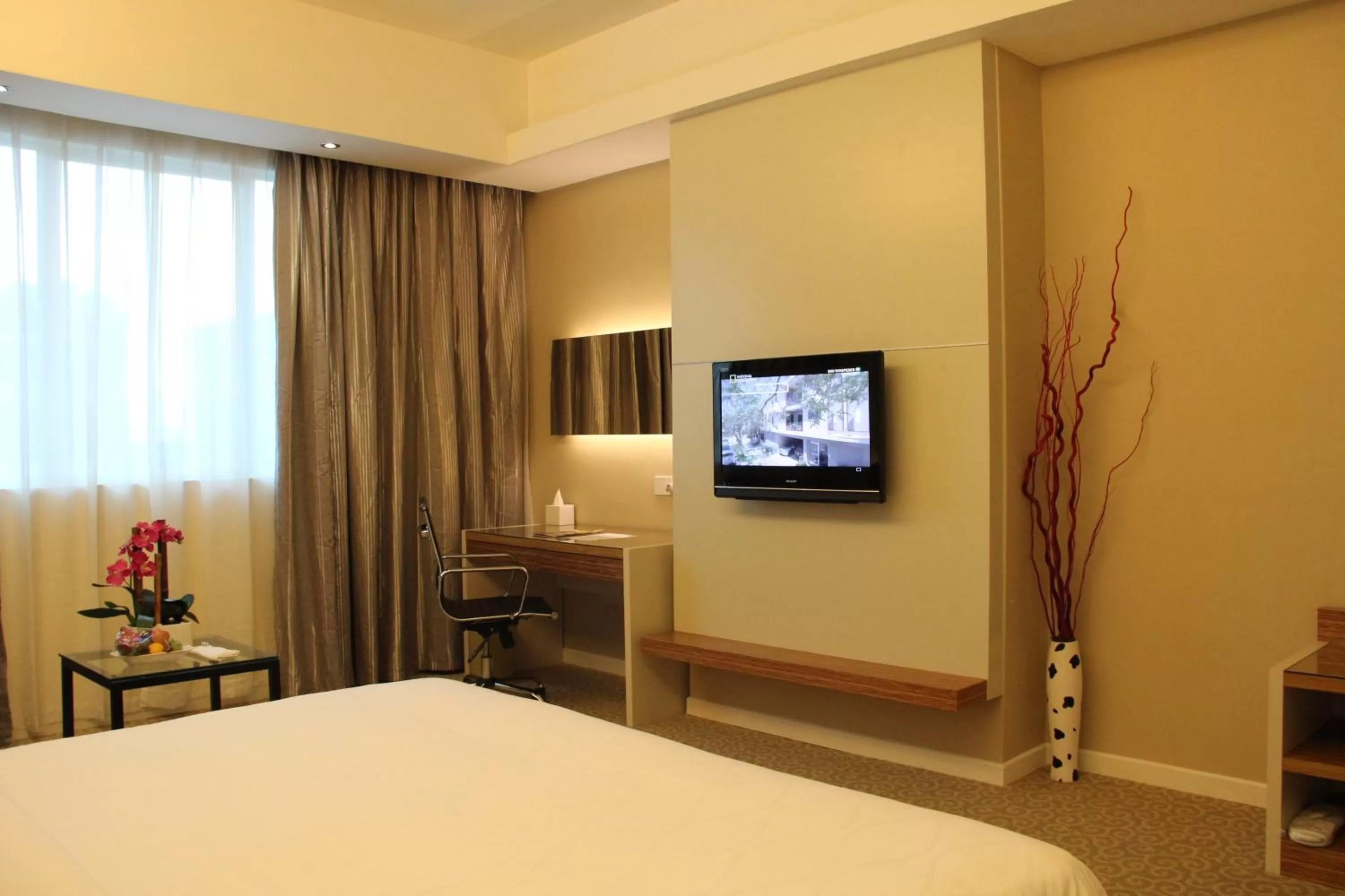 Photo of the whole room, Bed in Ixora Hotel Penang