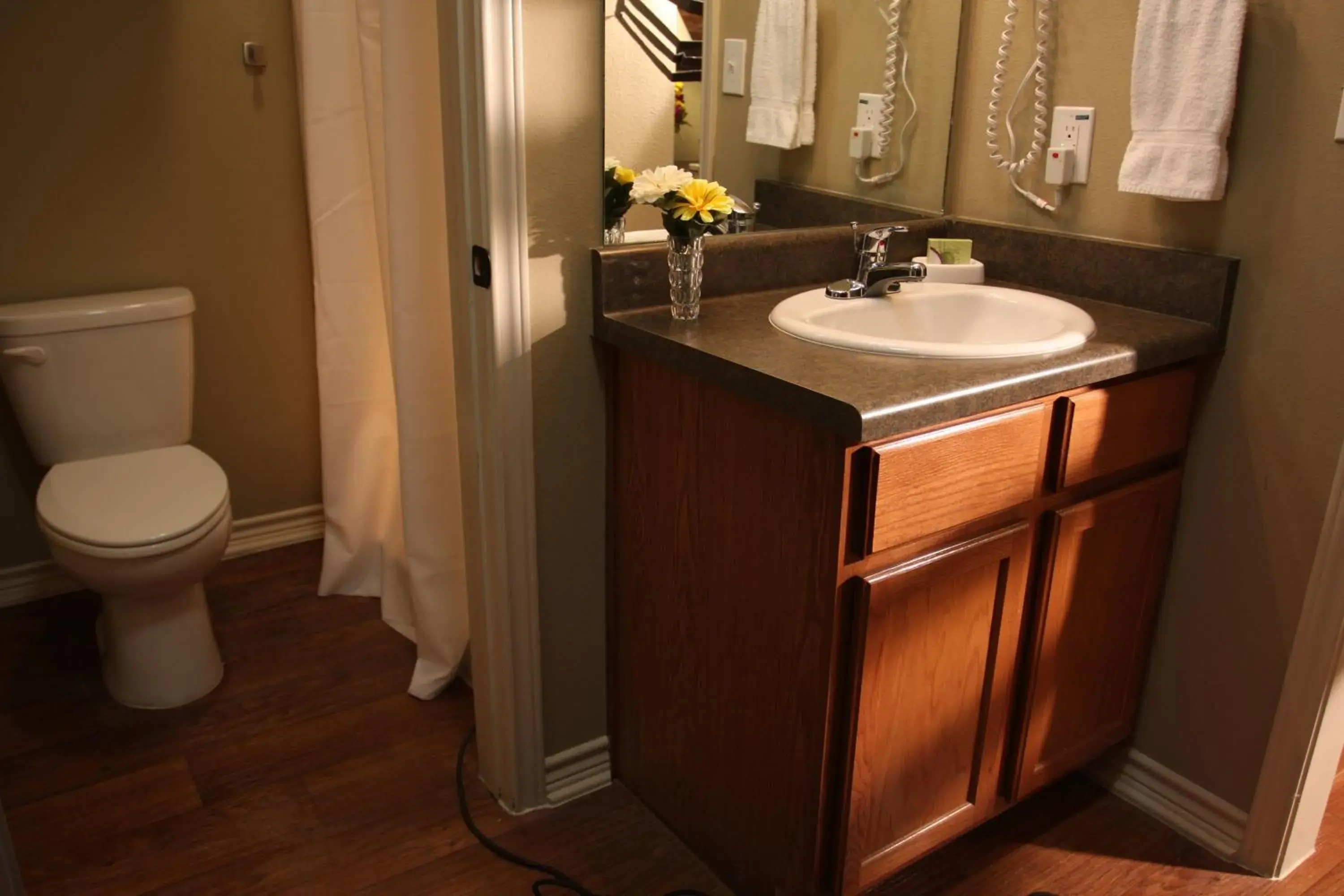 Bathroom in Eagle's Den Suites Big Spring a Travelodge by Wyndham