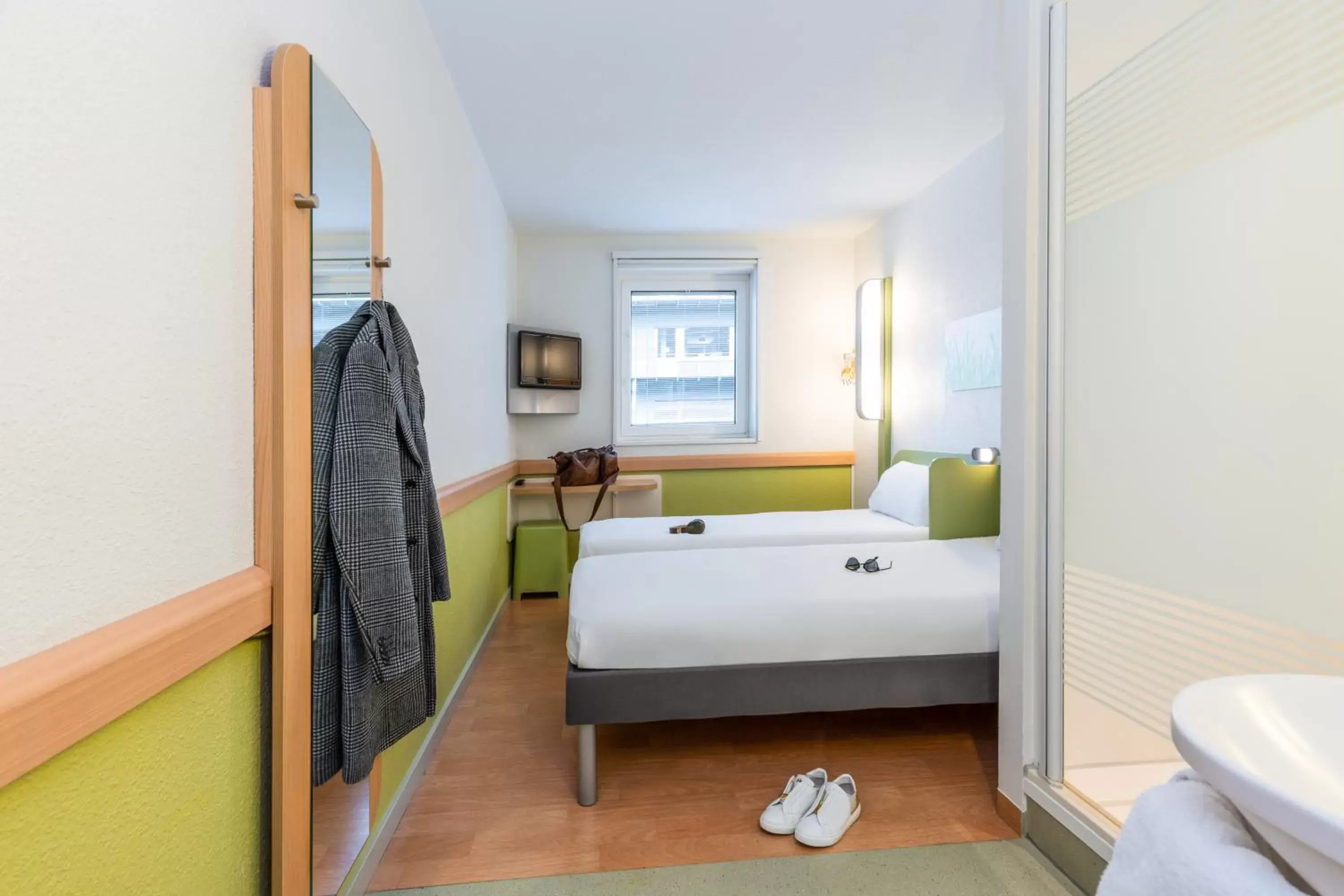 Bedroom, Bed in ibis budget Zurich City West