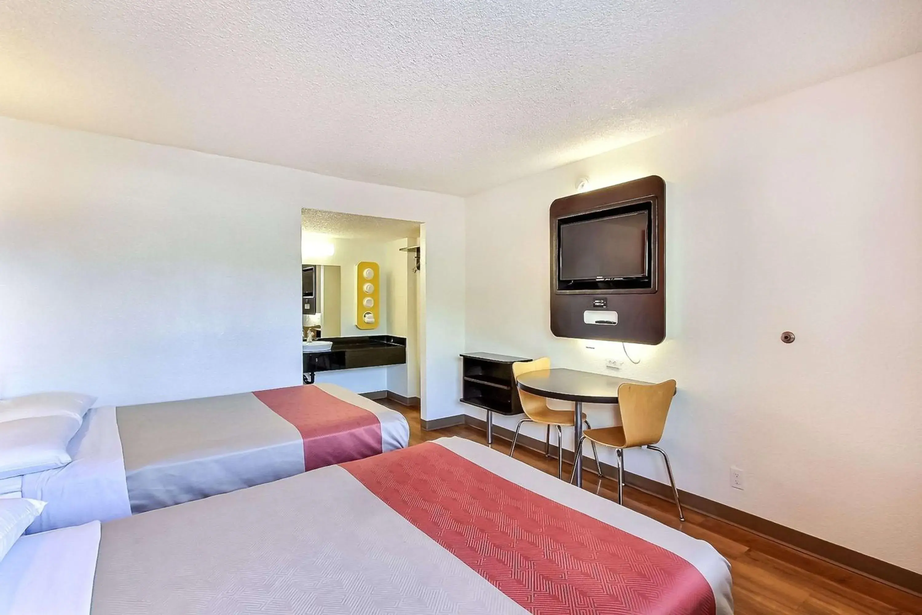 Bedroom, Bed in Motel 6-Campbell, CA - San Jose