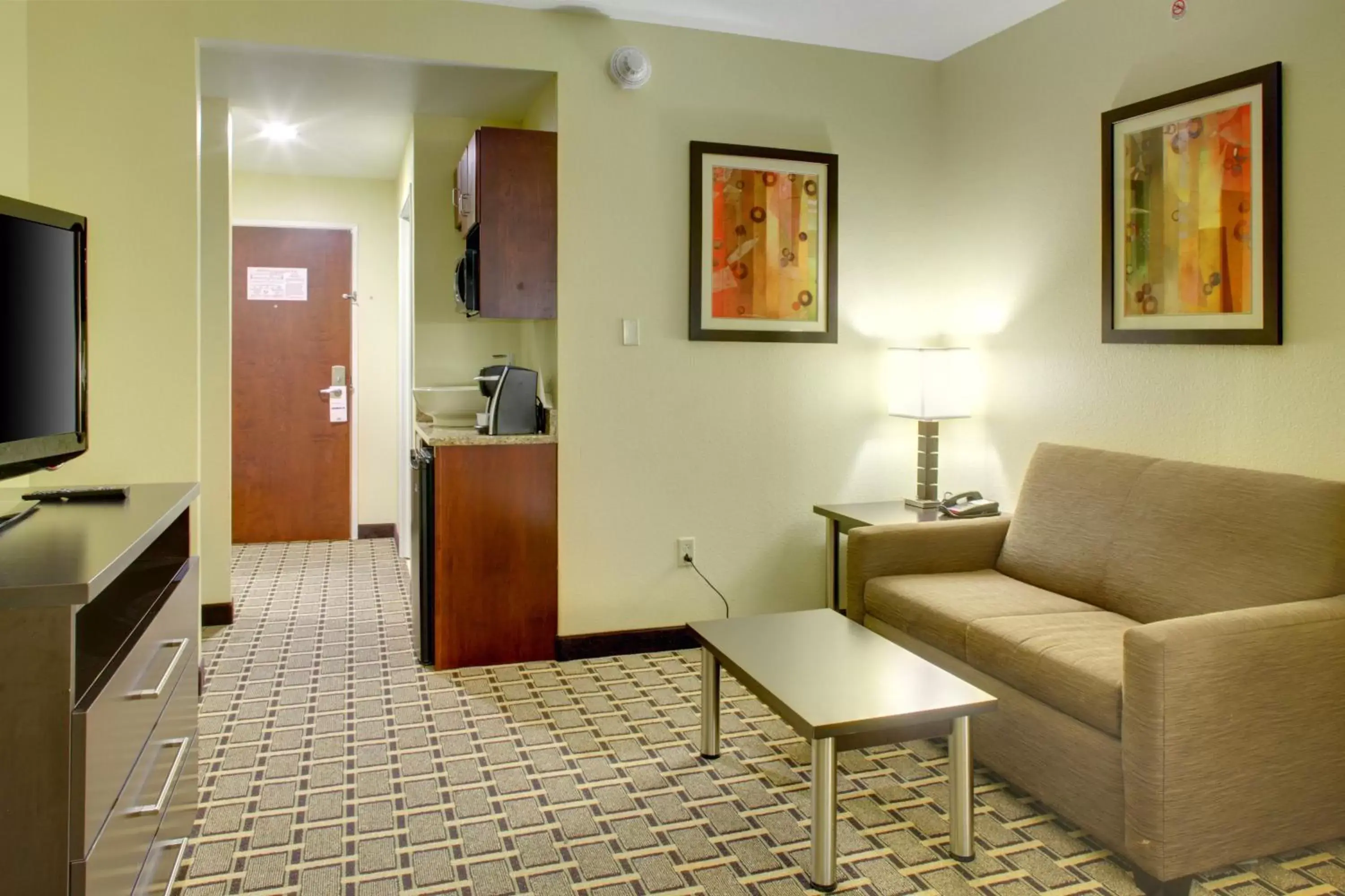 Photo of the whole room, Seating Area in Holiday Inn Express & Suites Cross Lanes, an IHG Hotel