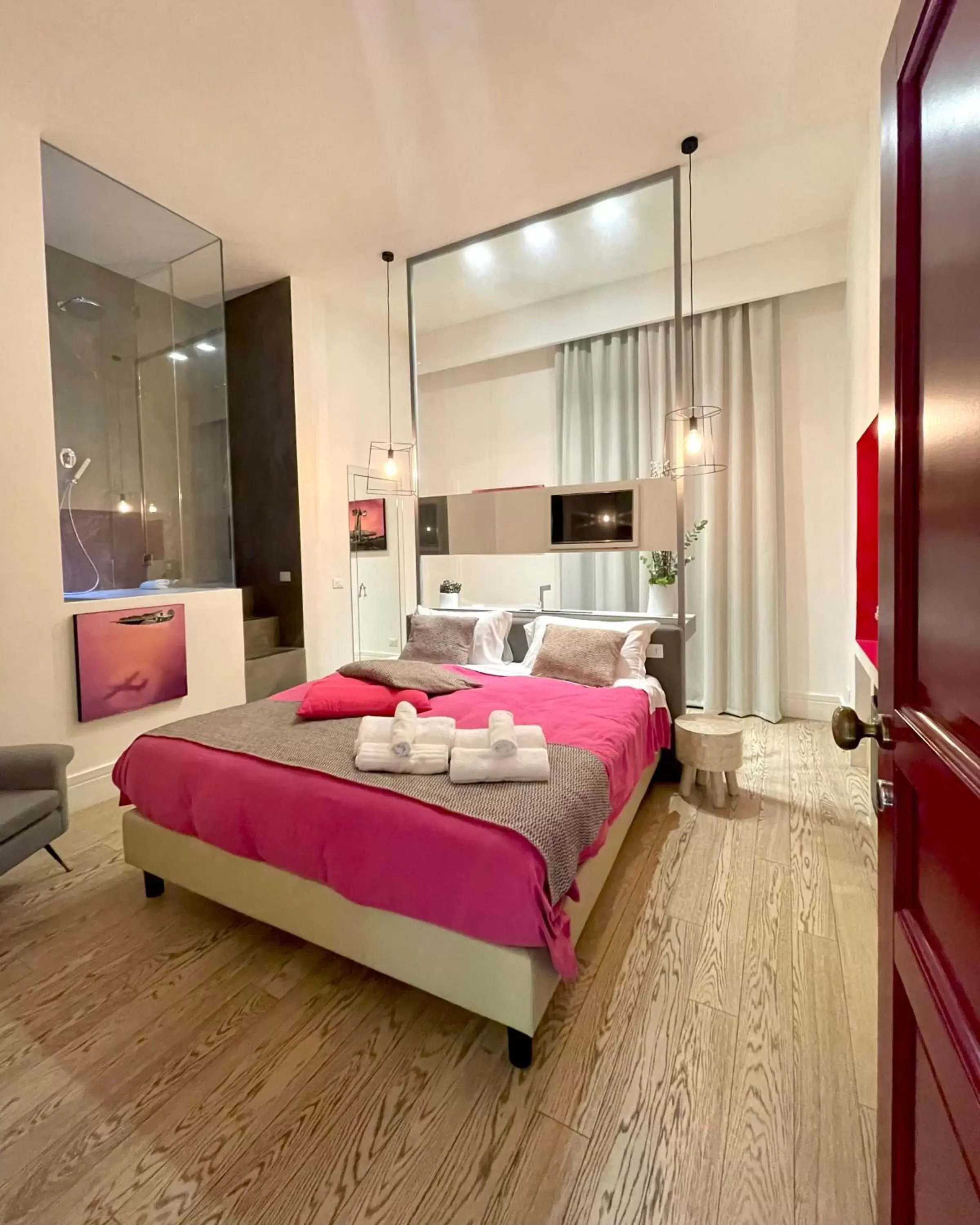 Shower, Bed in XENIA LUXURY ROOMS