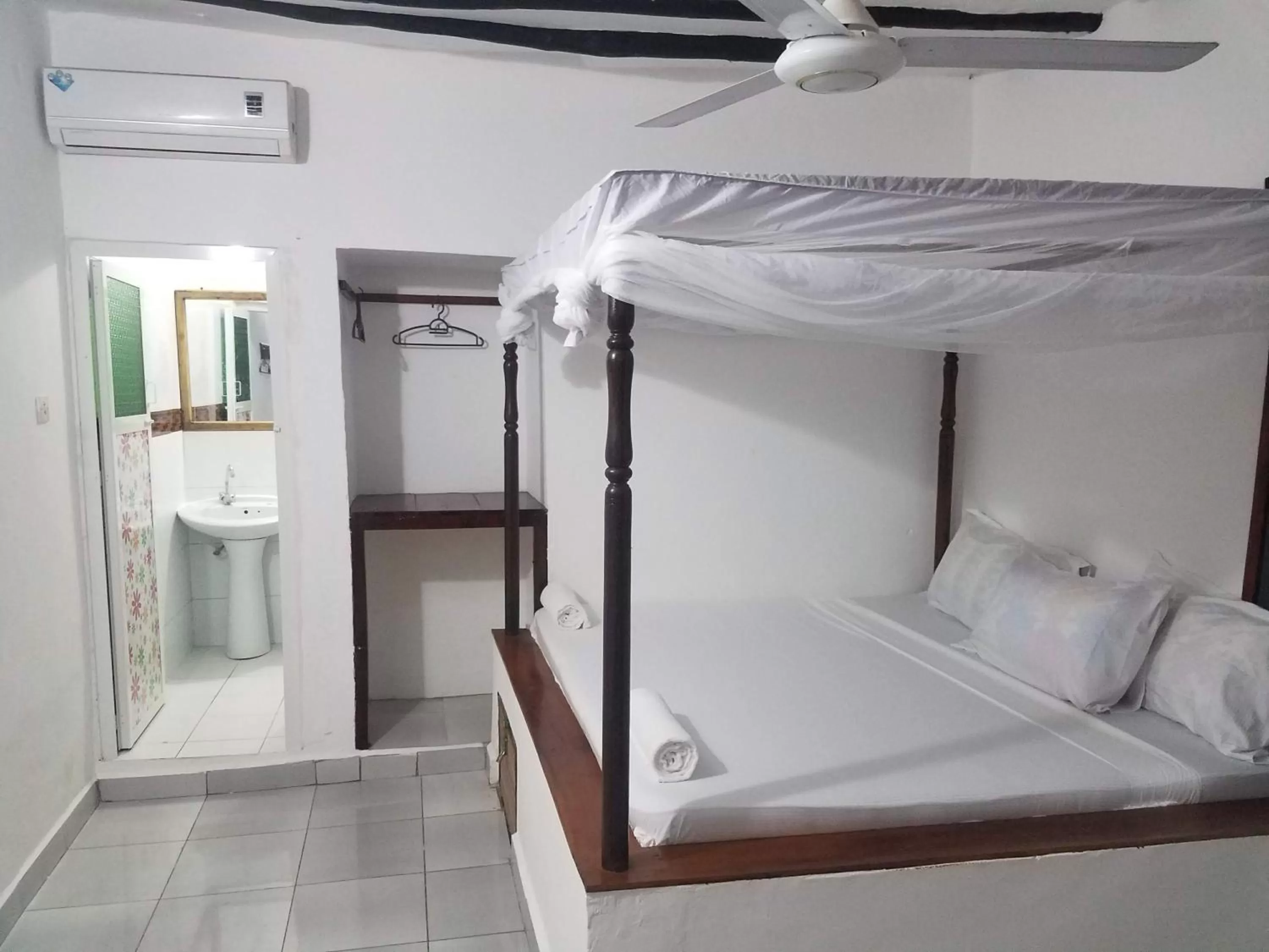 Baraka Aquarium Bungalows