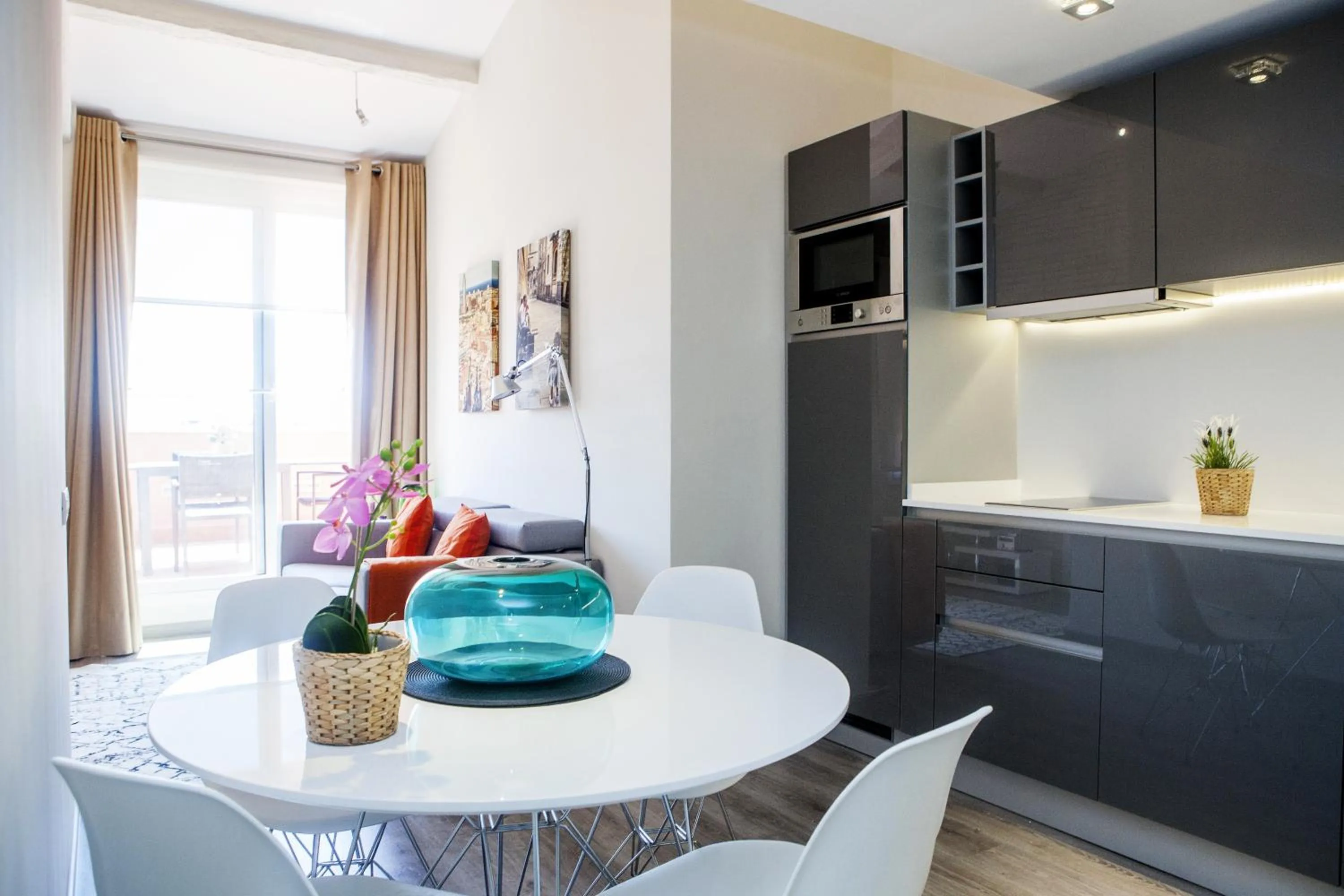 Kitchen or kitchenette in Eixample Building Apartments by Mercedes Heritage