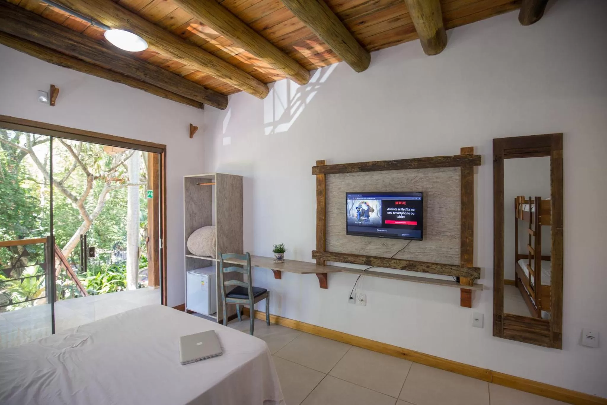 TV/Entertainment Center in Hotel Chácara das Flores