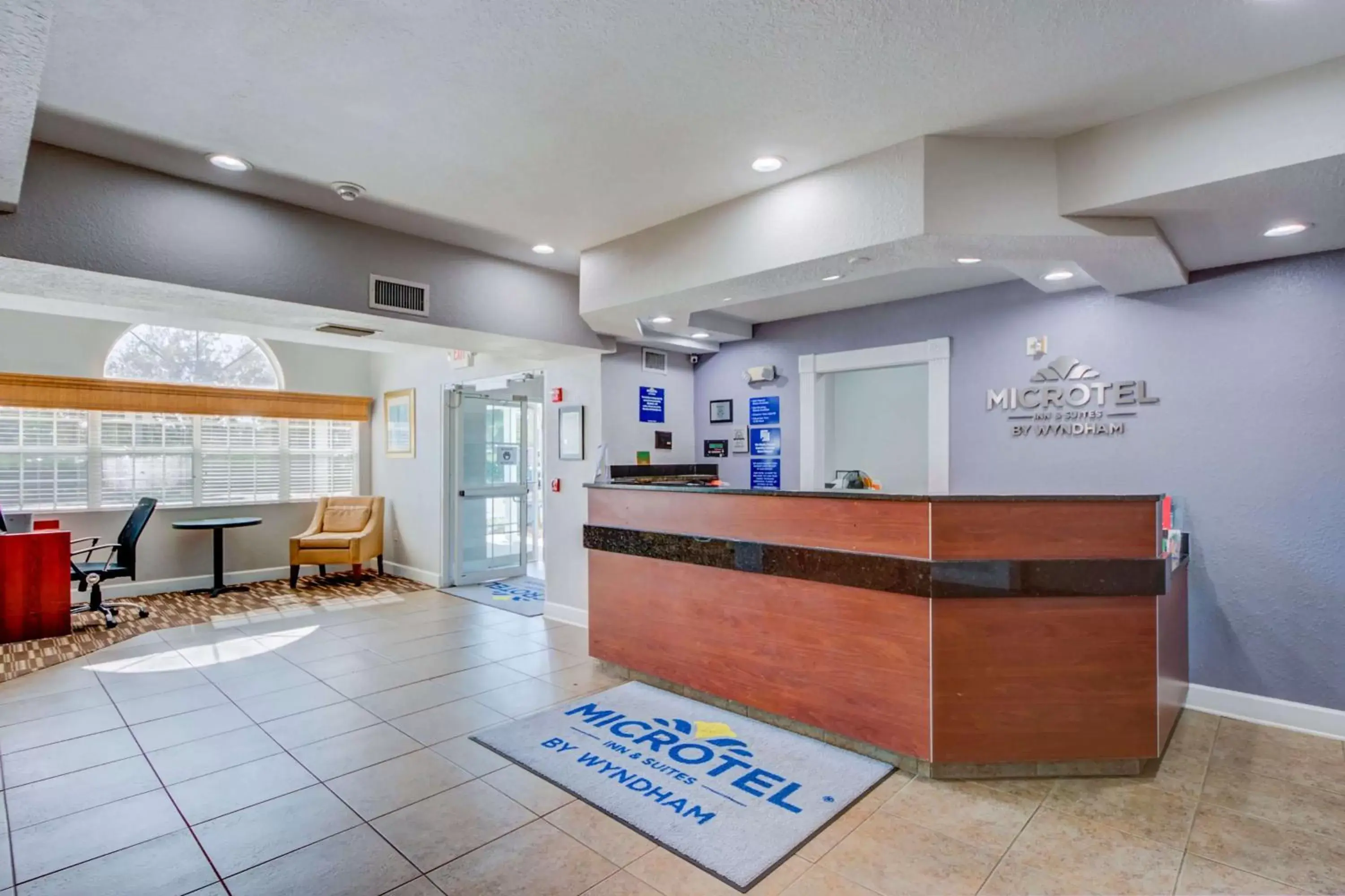 Lobby or reception in Microtel Inn and Suites - Zephyrhills