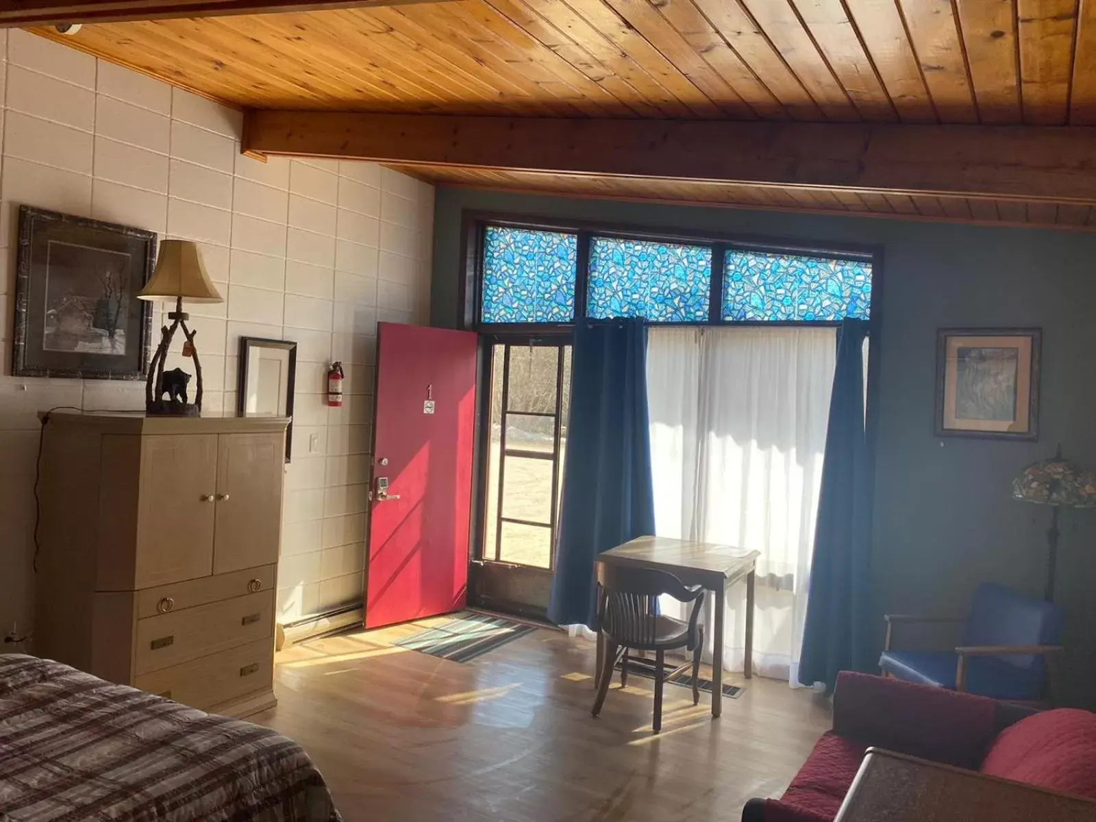 Seating Area in Huron Sands Motel and Restaurant