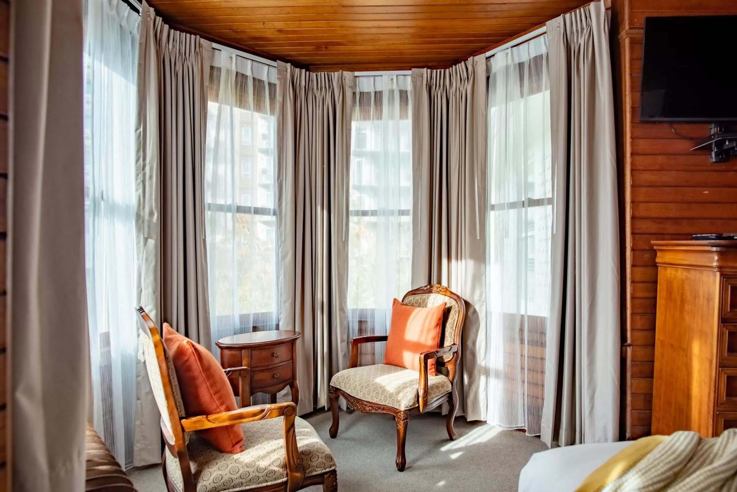 Seating Area in Gilbert Inn