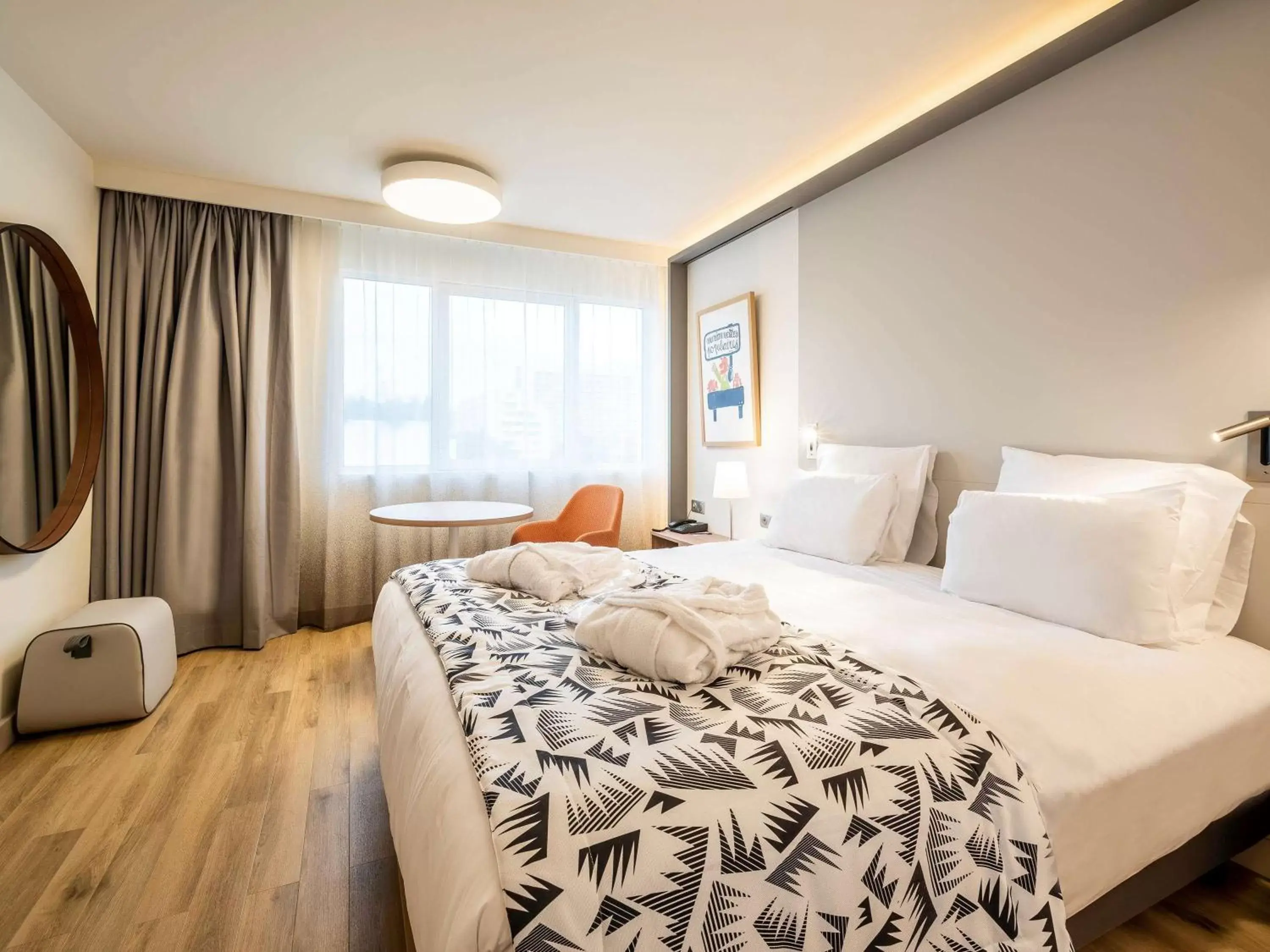 Photo of the whole room, Bed in Mercure Marseille Centre Prado Vélodrome