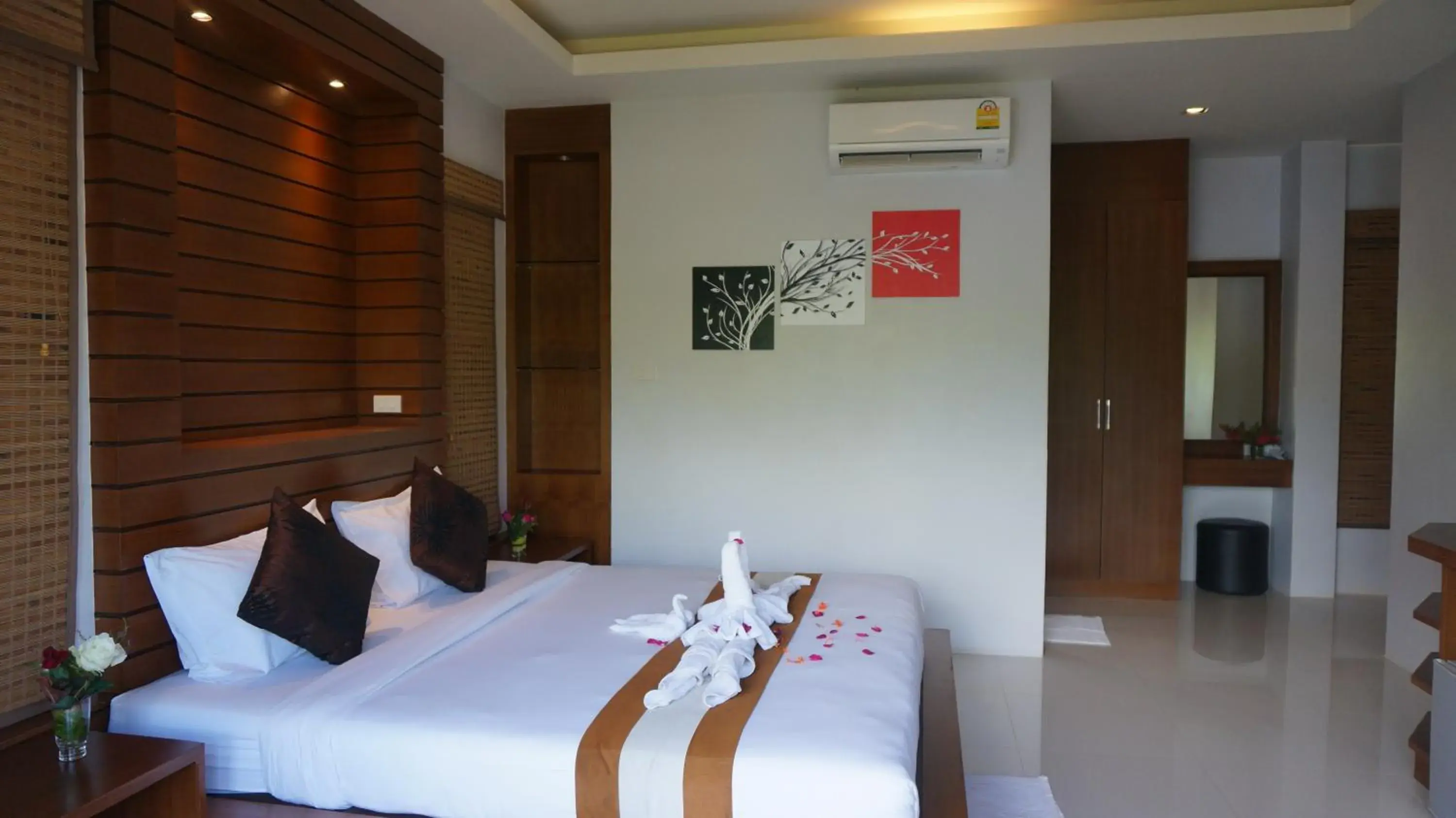 Photo of the whole room, Bed in Lanta Intanin Resort - SHA Extra Plus