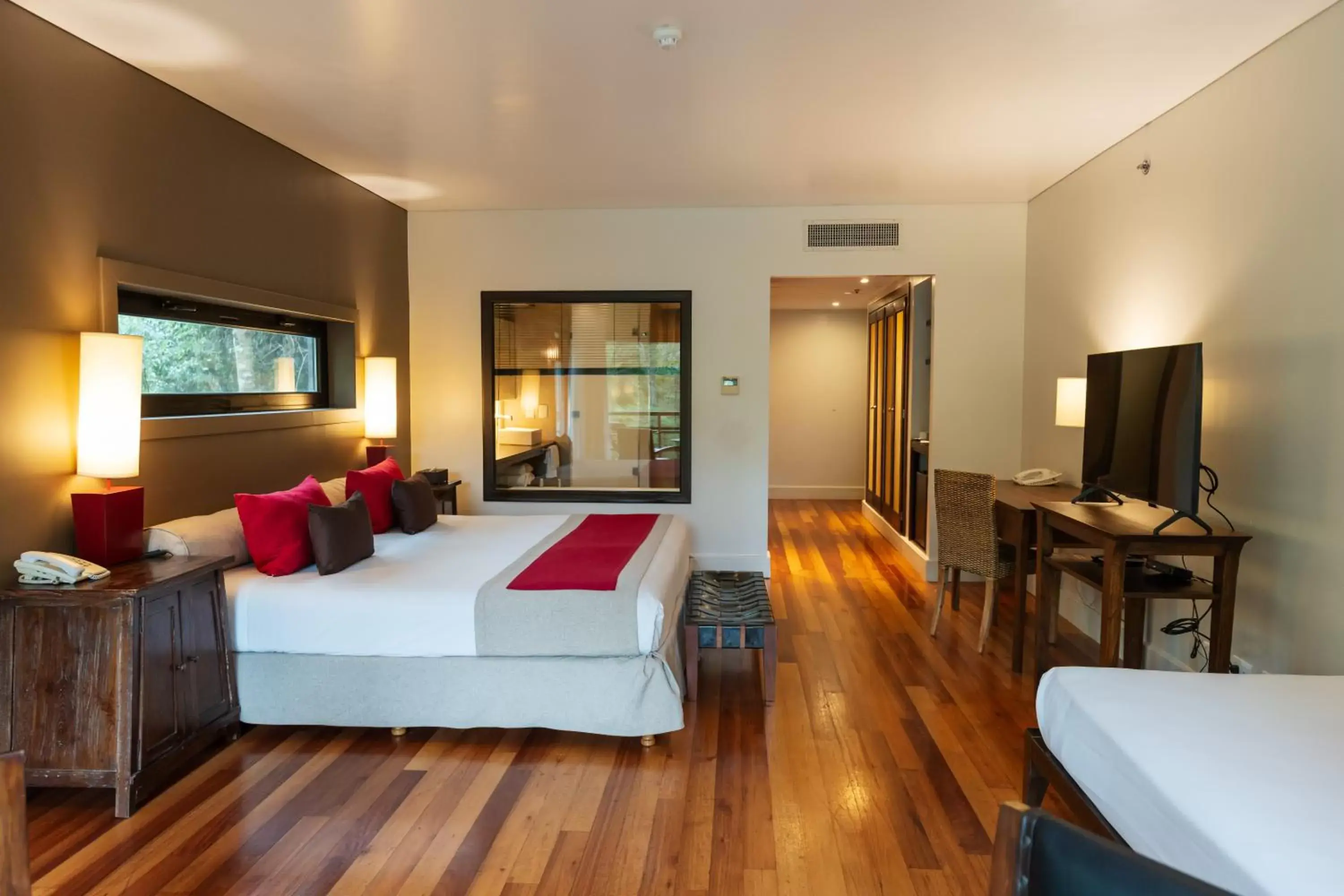 Bed, Seating Area in Loi Suites Iguazu Hotel