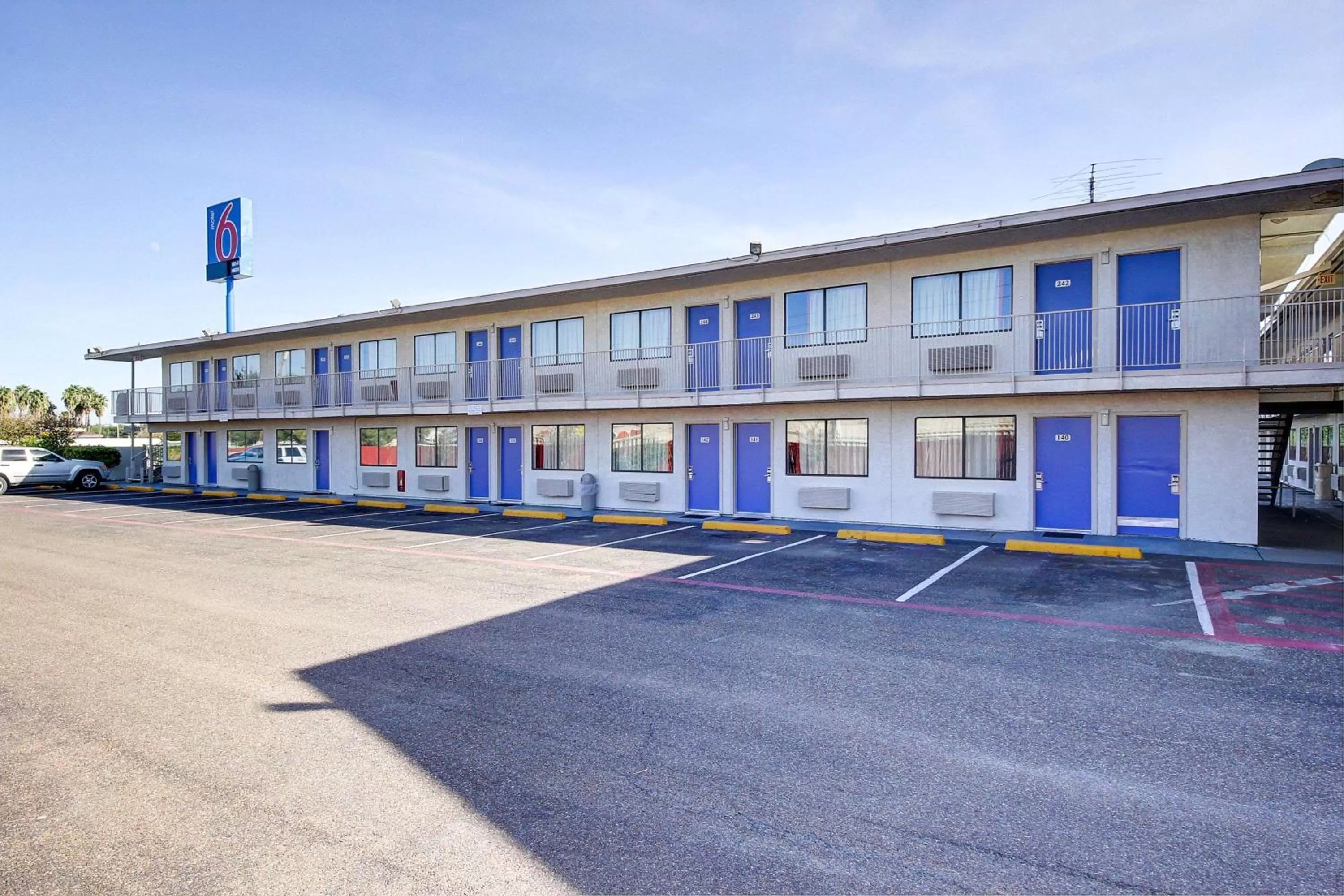 Property building in Motel 6-Laredo, TX - South