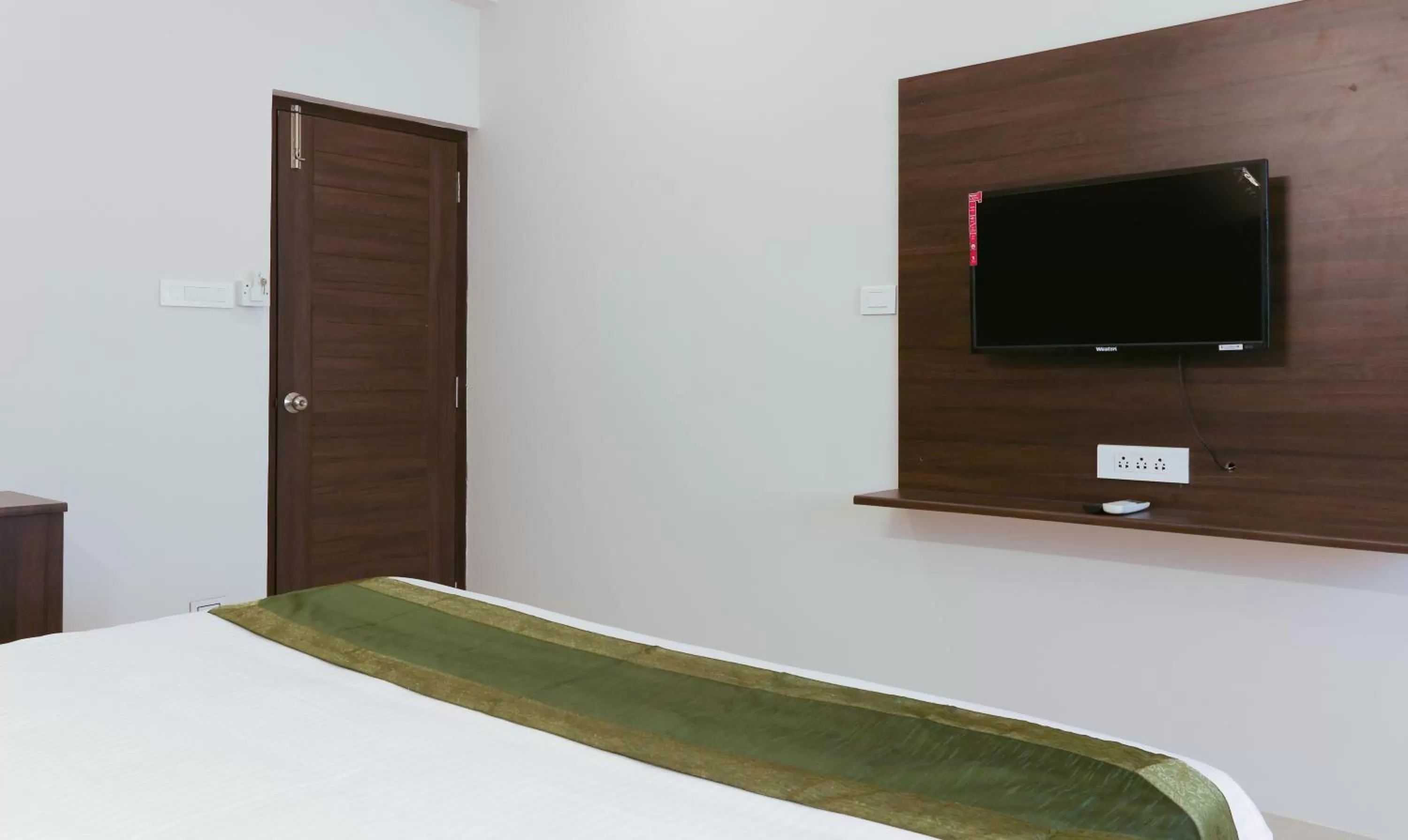 Bedroom, Bed in Treebo Hi Line Apartments Kalapatti