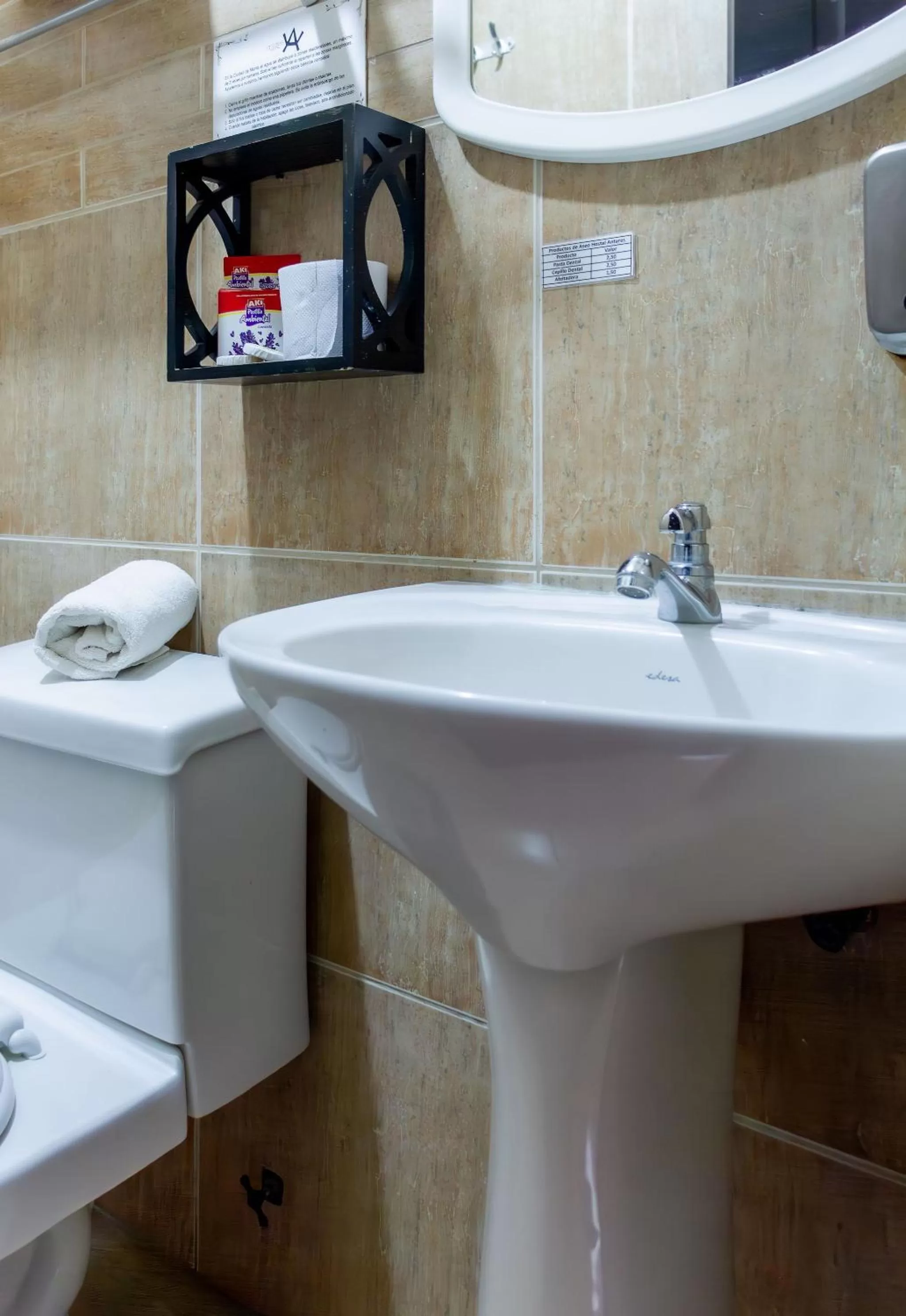 Bathroom in Hostal Antares