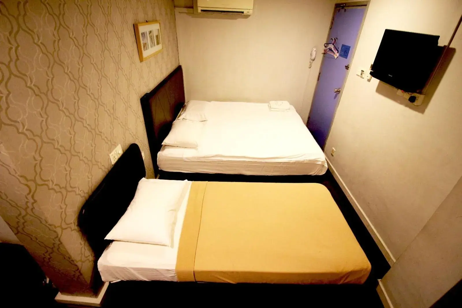 Bed in Aliwal Park Hotel