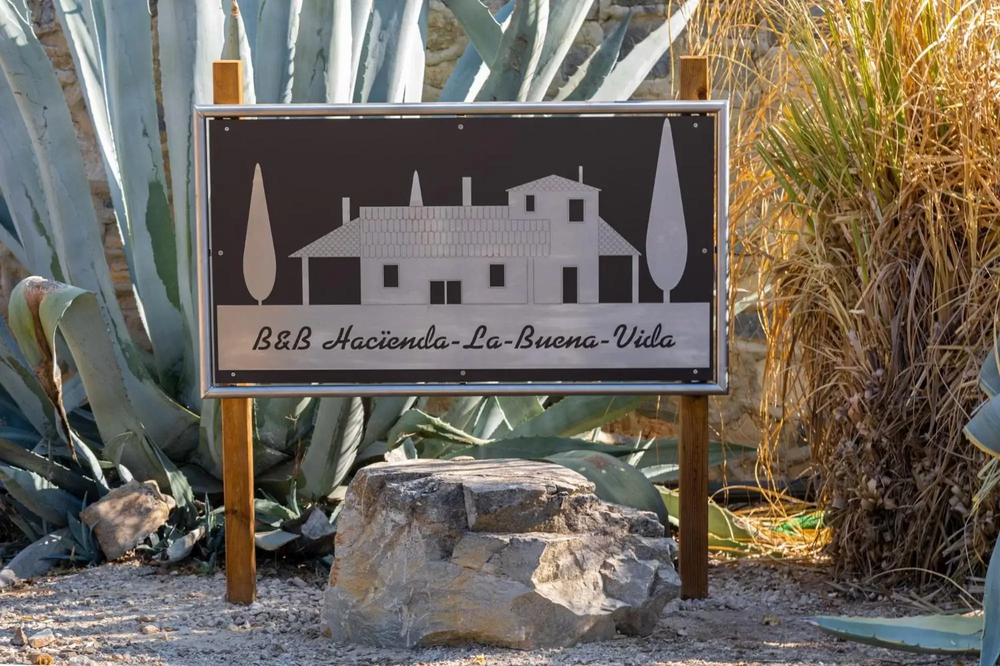 Swimming pool, Property Logo/Sign in Hacienda la buena vida B&B en appartementen