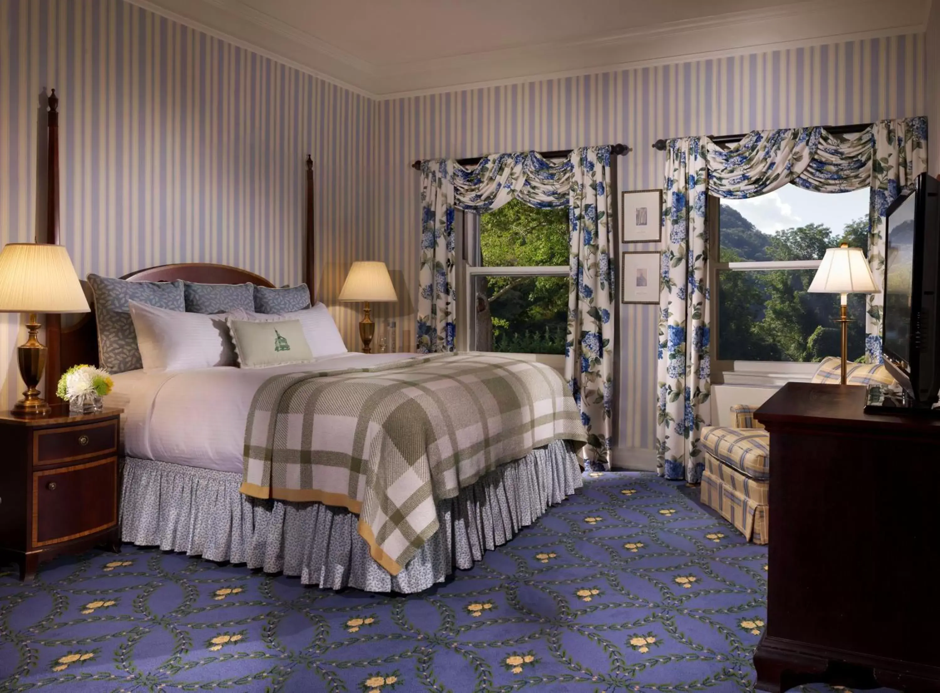 Photo of the whole room, Bed in The Omni Homestead Resort