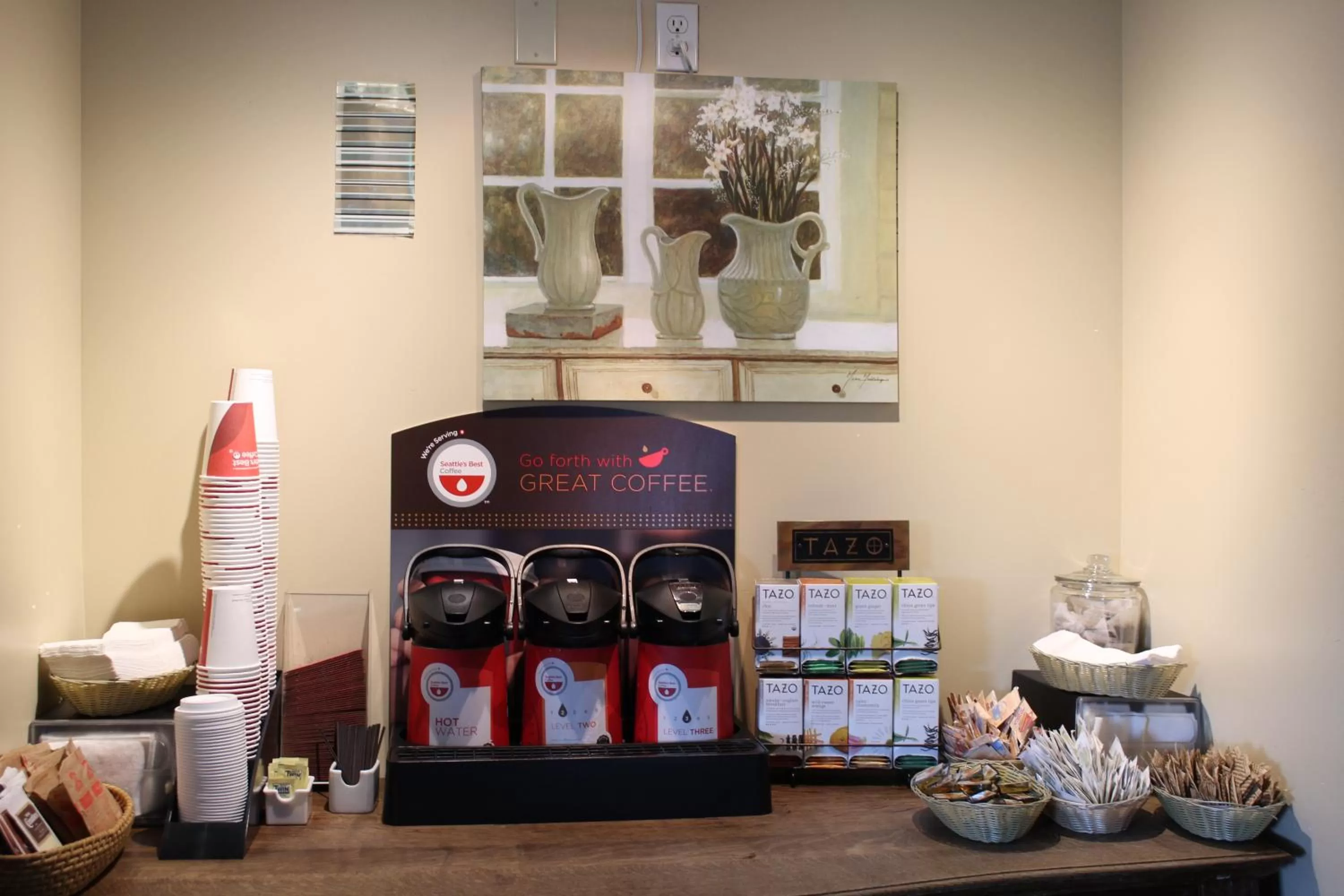 Coffee/tea facilities in Franklin Suite Hotel