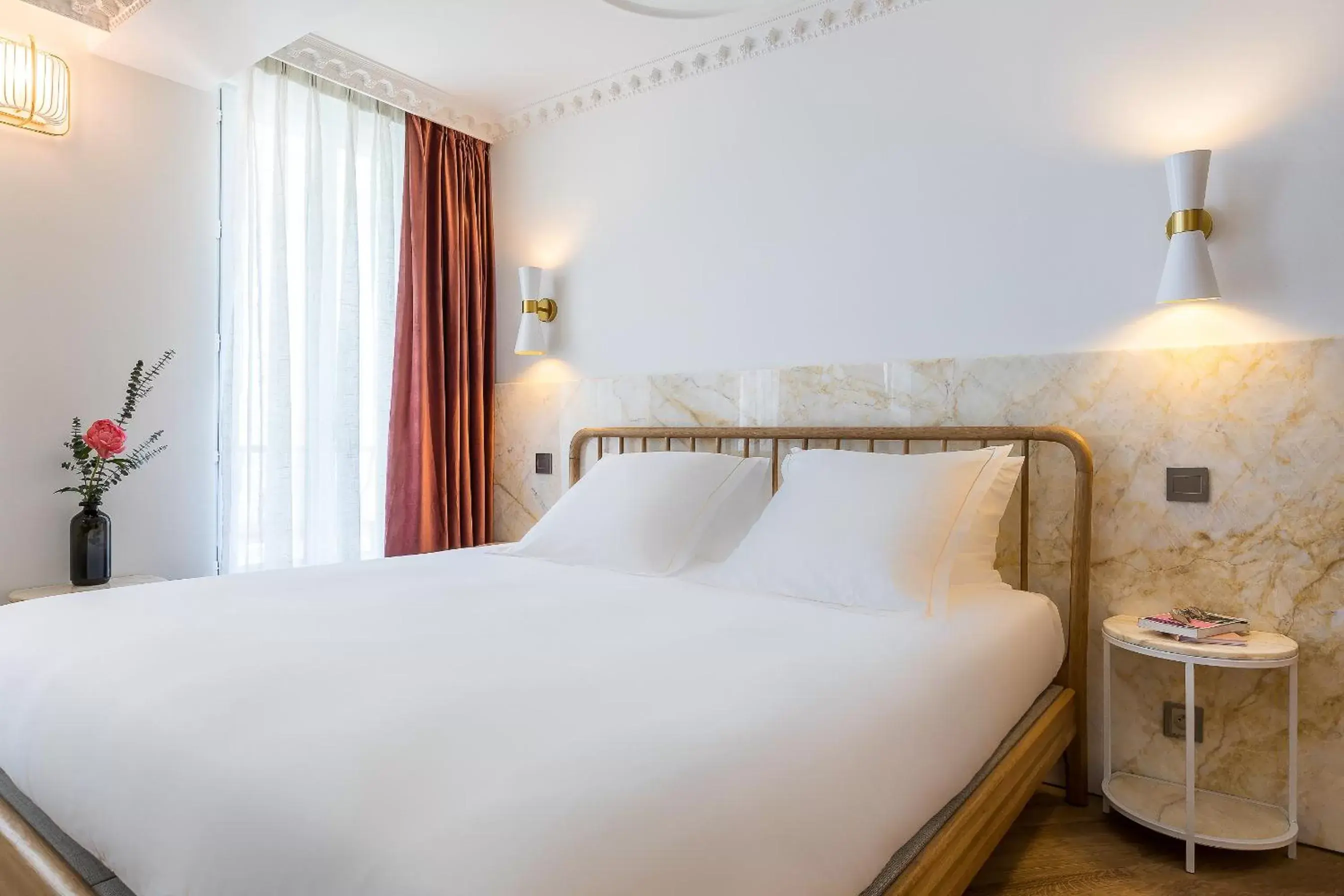 Bed in Rose Bourbon Bed in Rose Bourbon