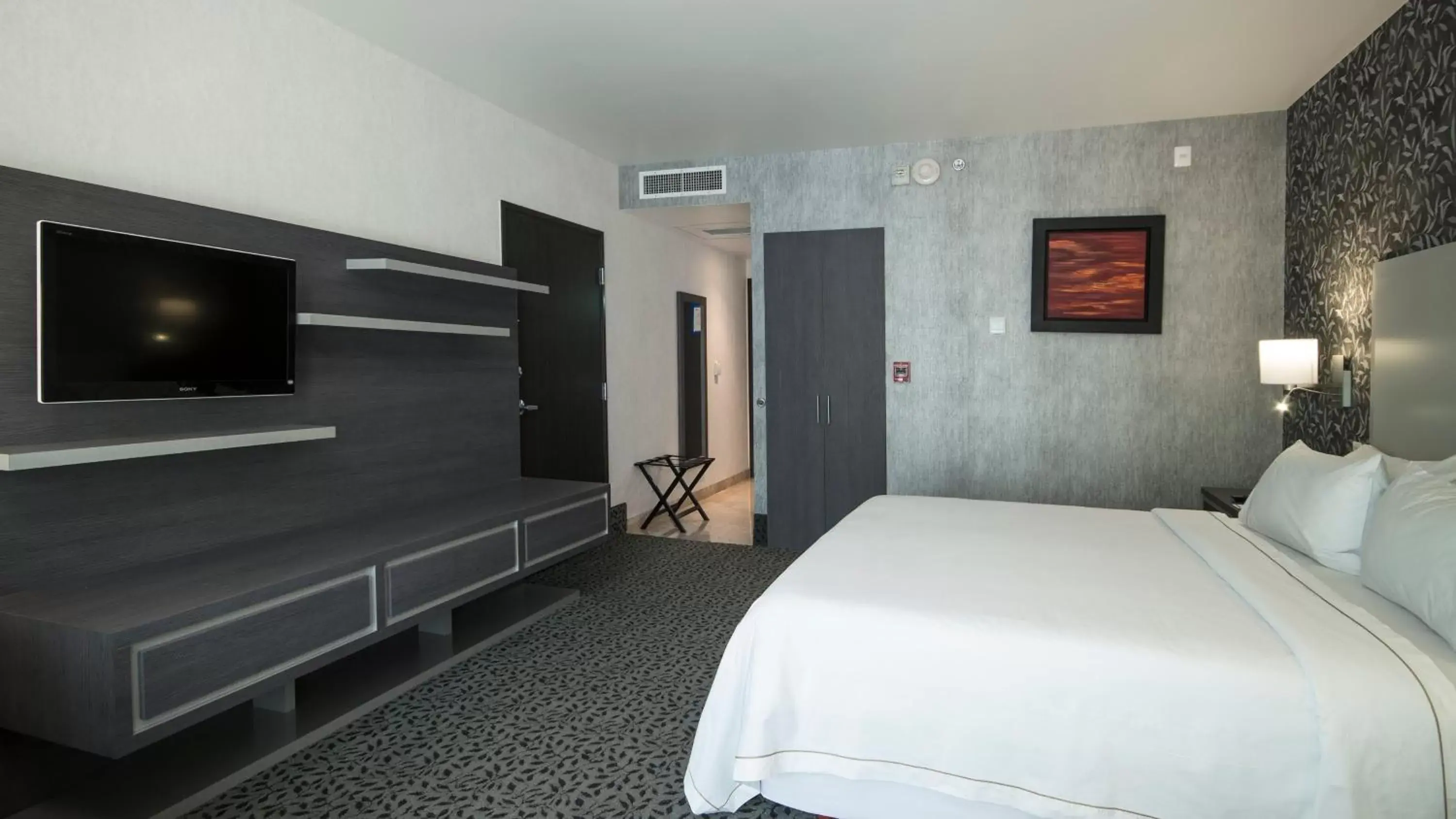 Photo of the whole room, Bed in Holiday Inn Express & Suites Queretaro, an IHG Hotel