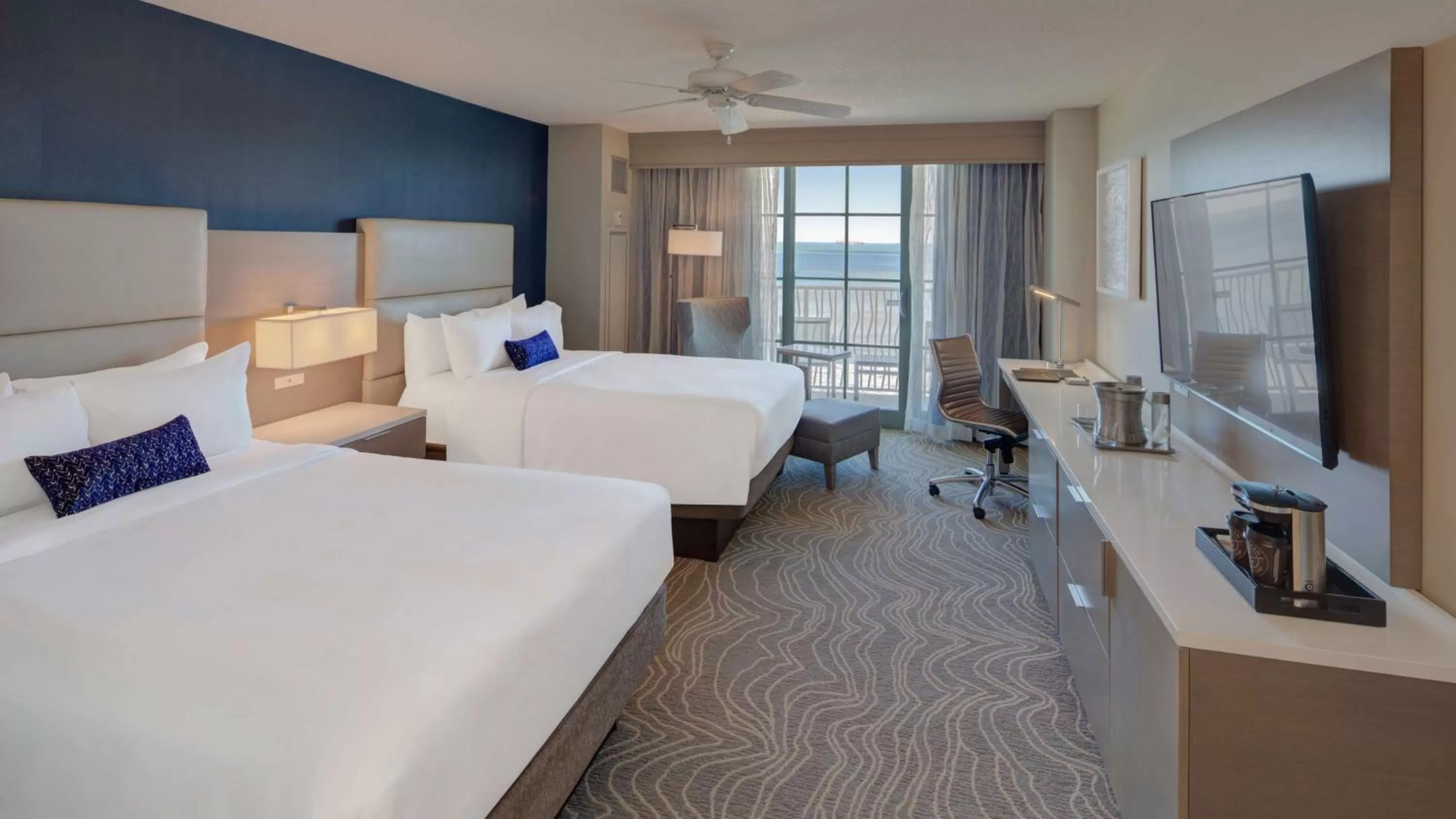 Bedroom, Bed in Hilton Virginia Beach Oceanfront