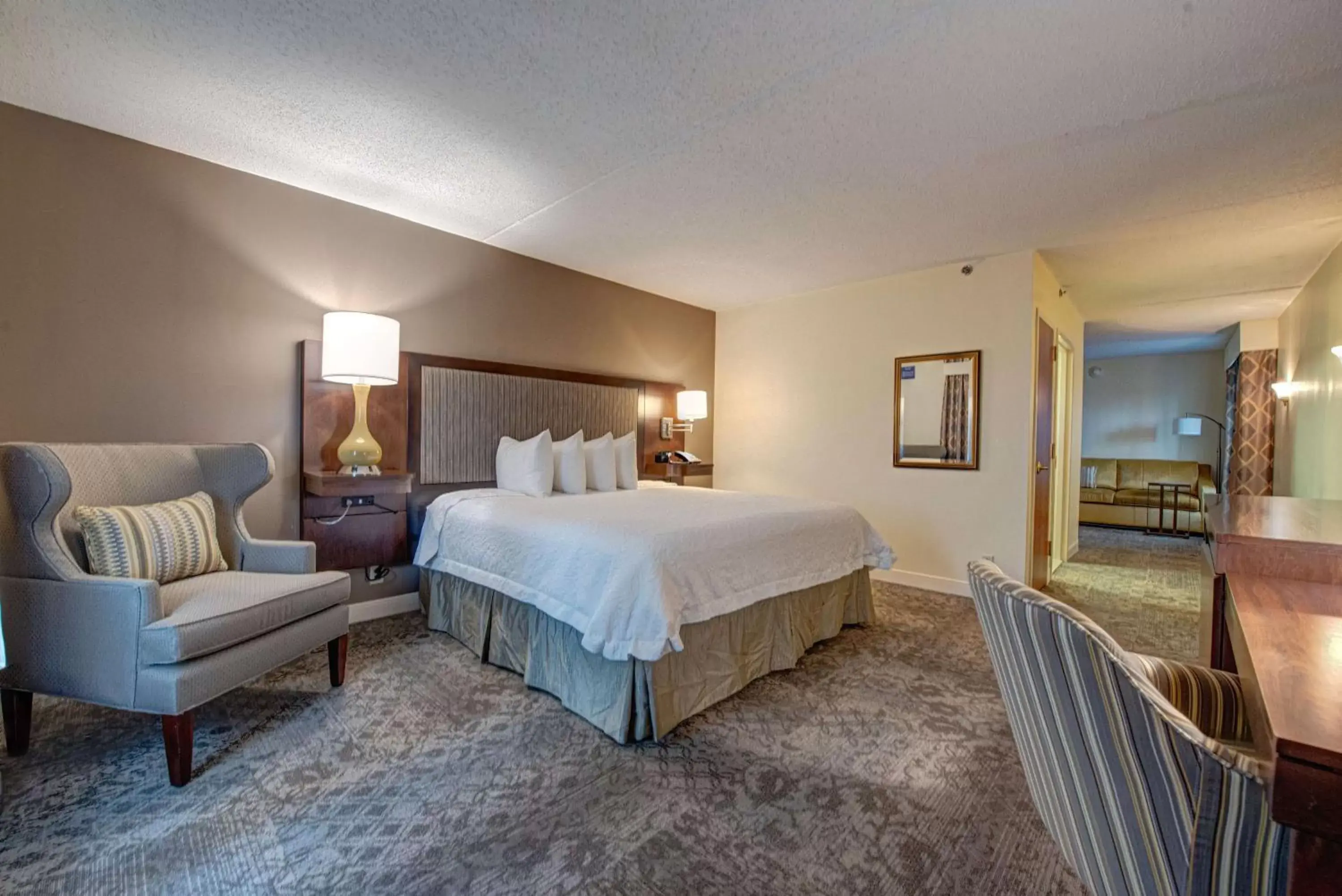 Bed in Hampton Inn & Suites By Hilton - Rockville Centre