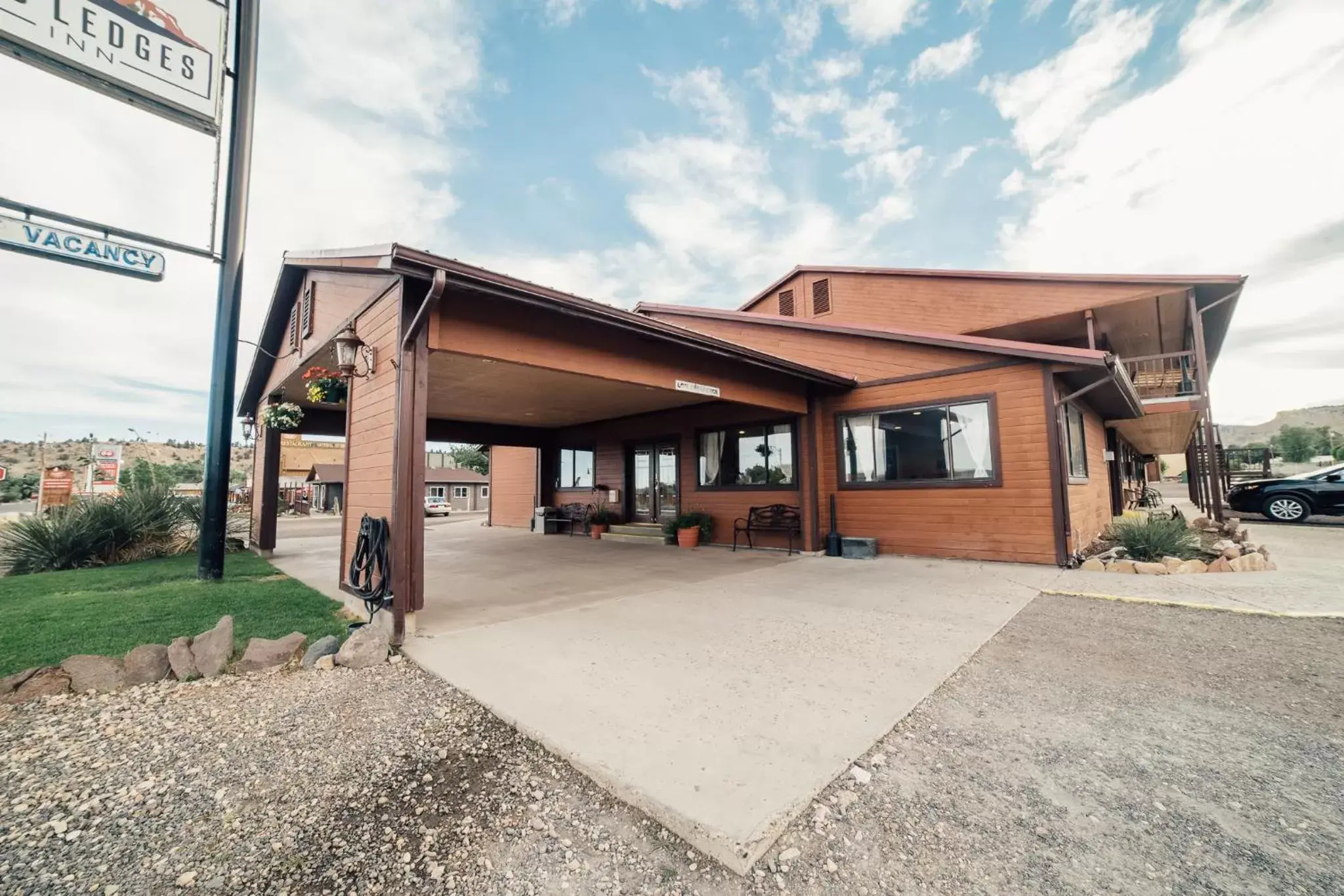 Property Building in Red Ledges Inn Property Building in Red Ledges Inn