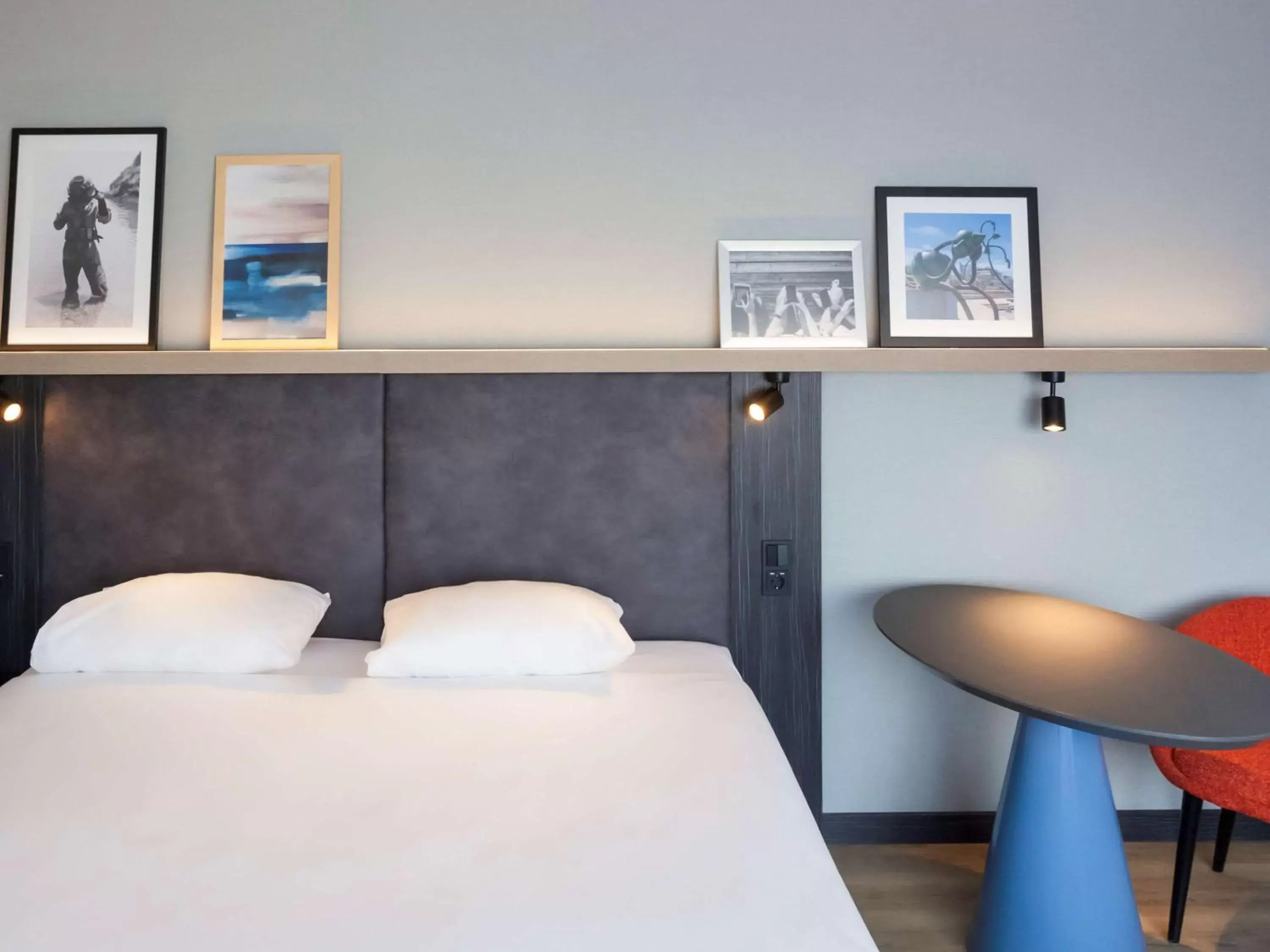 Photo of the whole room, Bed in ibis Styles Den Haag Scheveningen