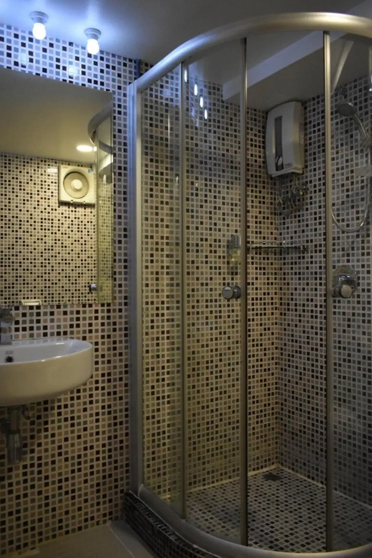 Loyy Hotel Loyy Hotel