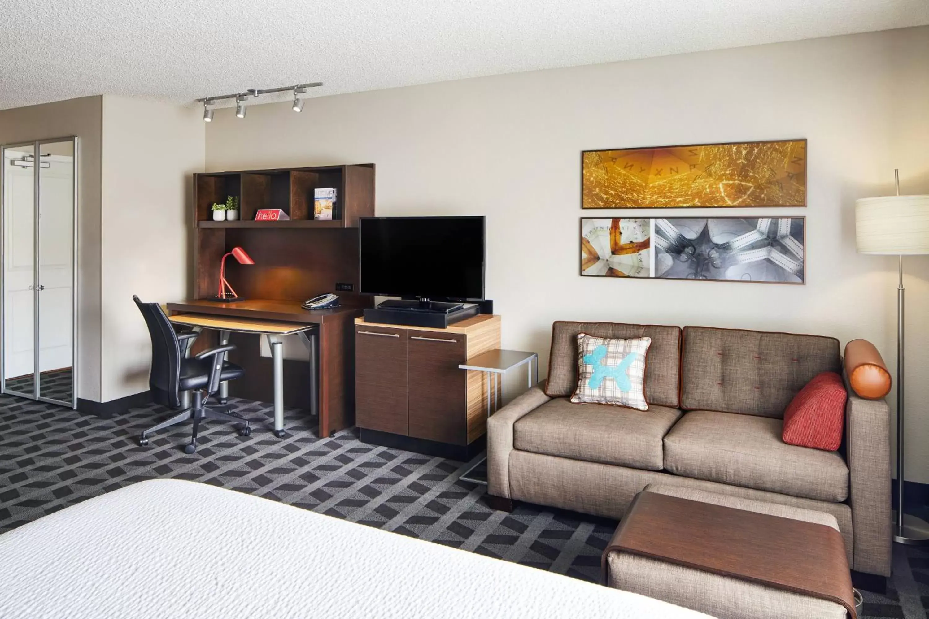 Bedroom, Seating Area in TownePlace Suites Tempe at Arizona Mills Mall