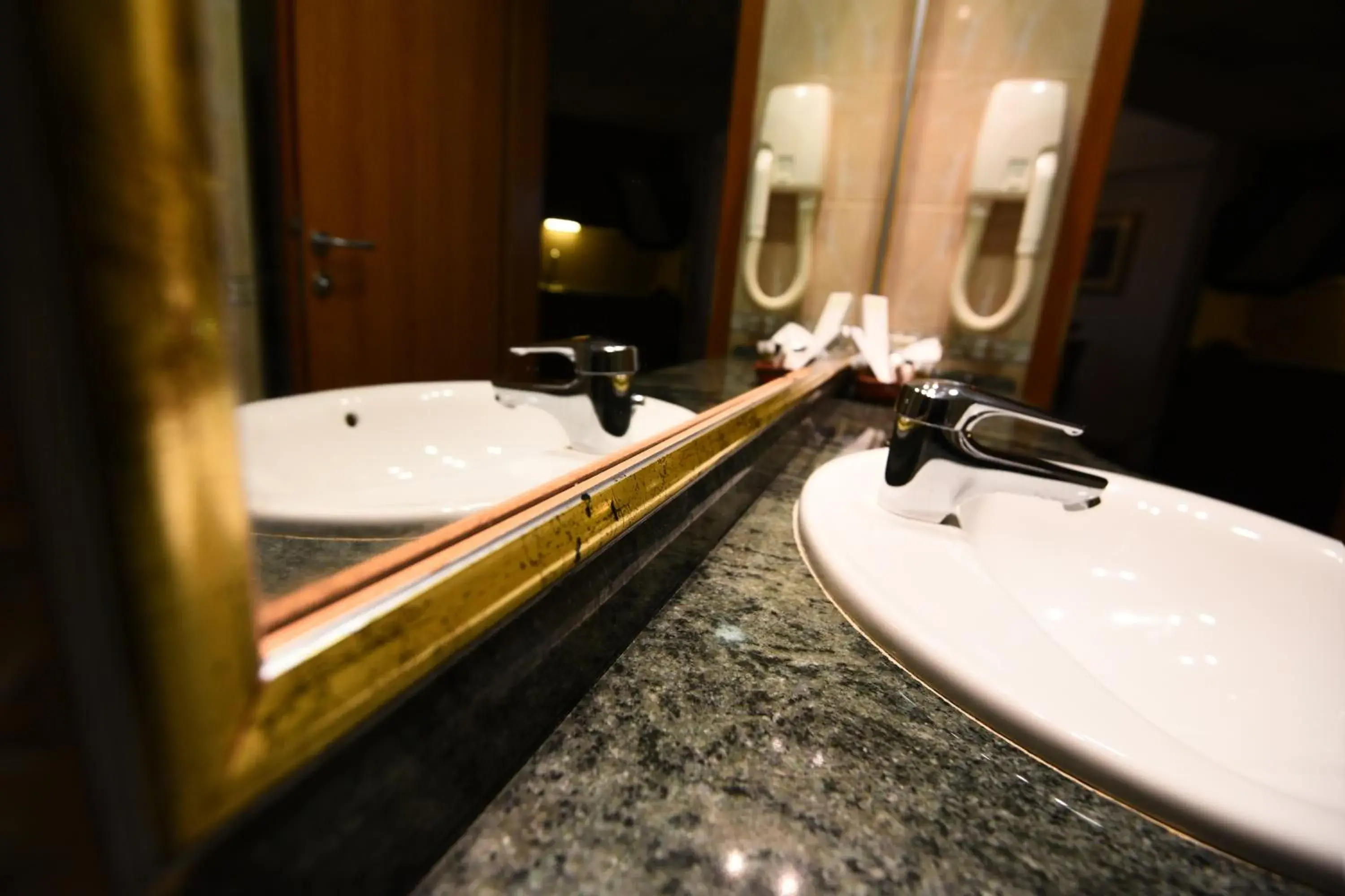 Bathroom in Hotel Karpos