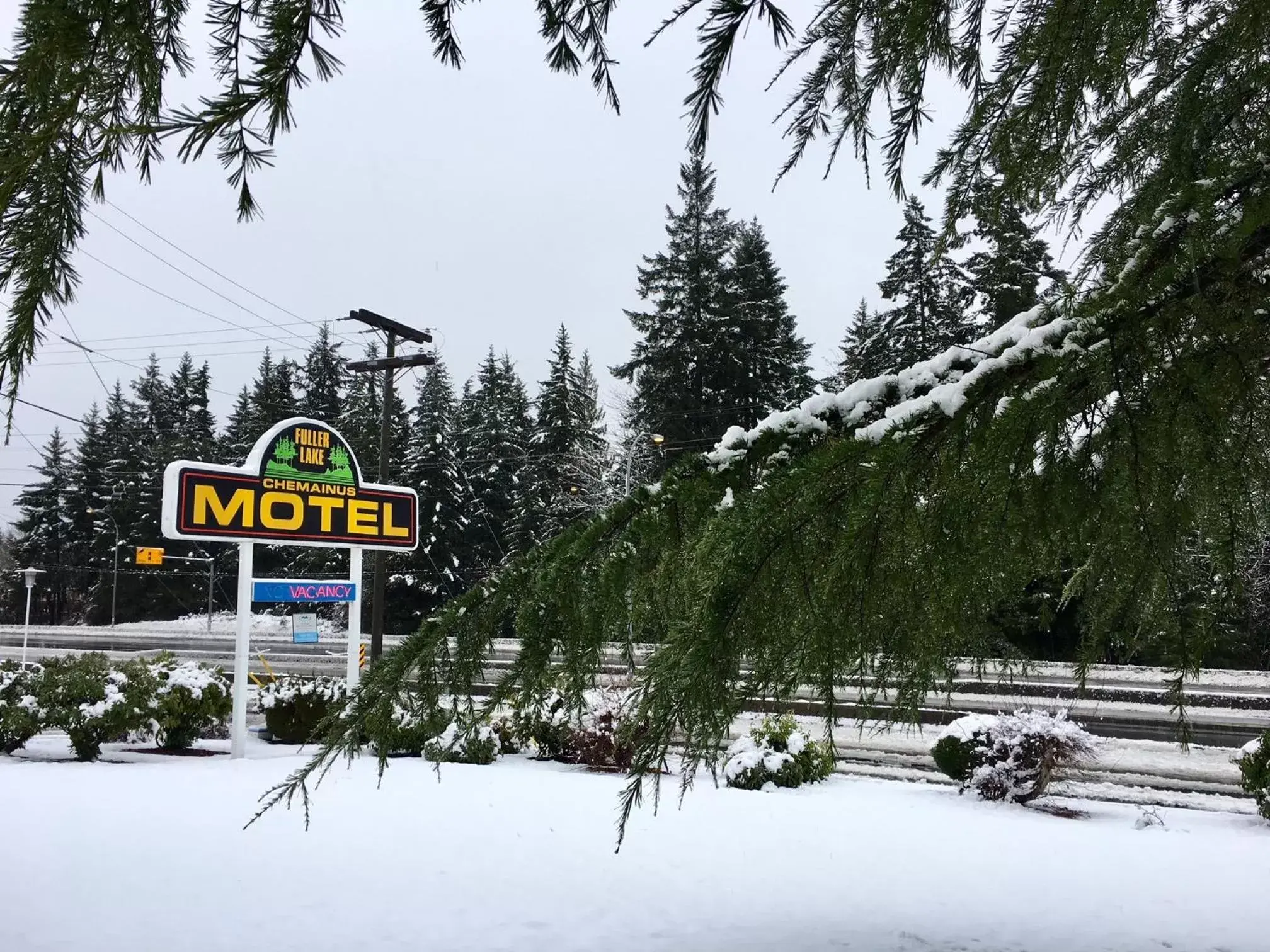 Property logo or sign, Winter in Fuller Lake Chemainus Motel