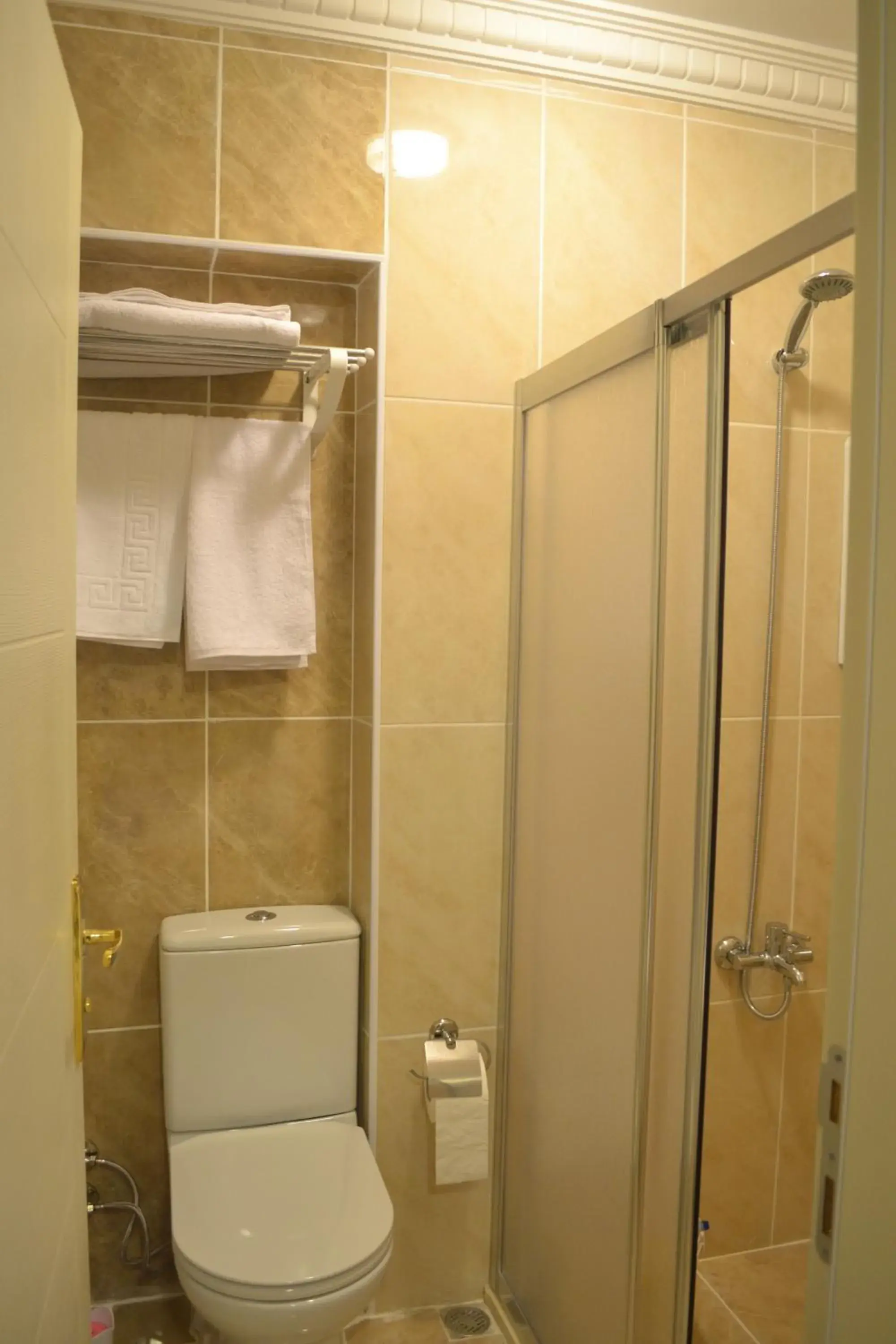 Shower, Bathroom in New Fatih Hotel